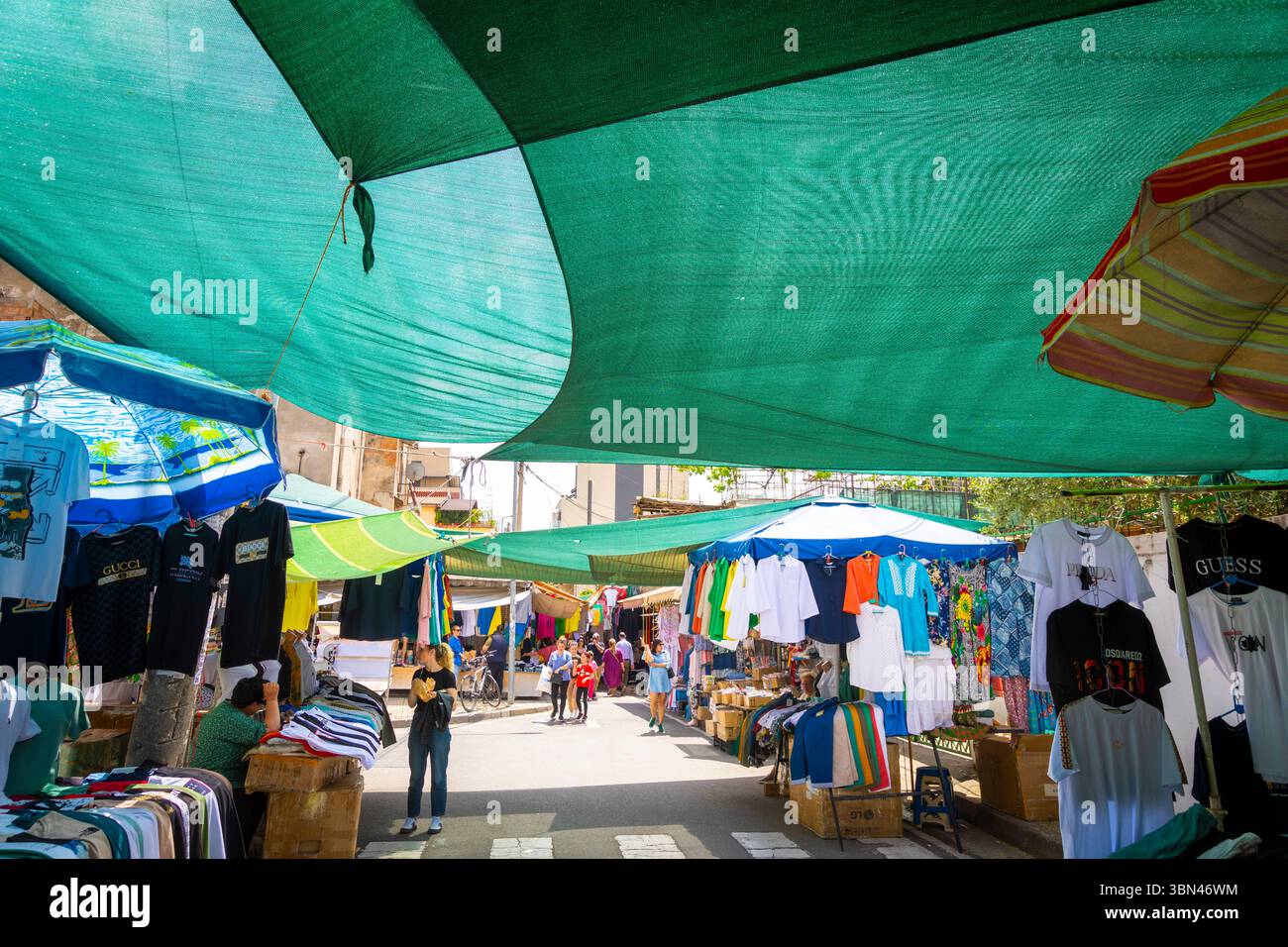 Tirana, Albania. Market Rue Shyqyri Bëxolli Foto Stock