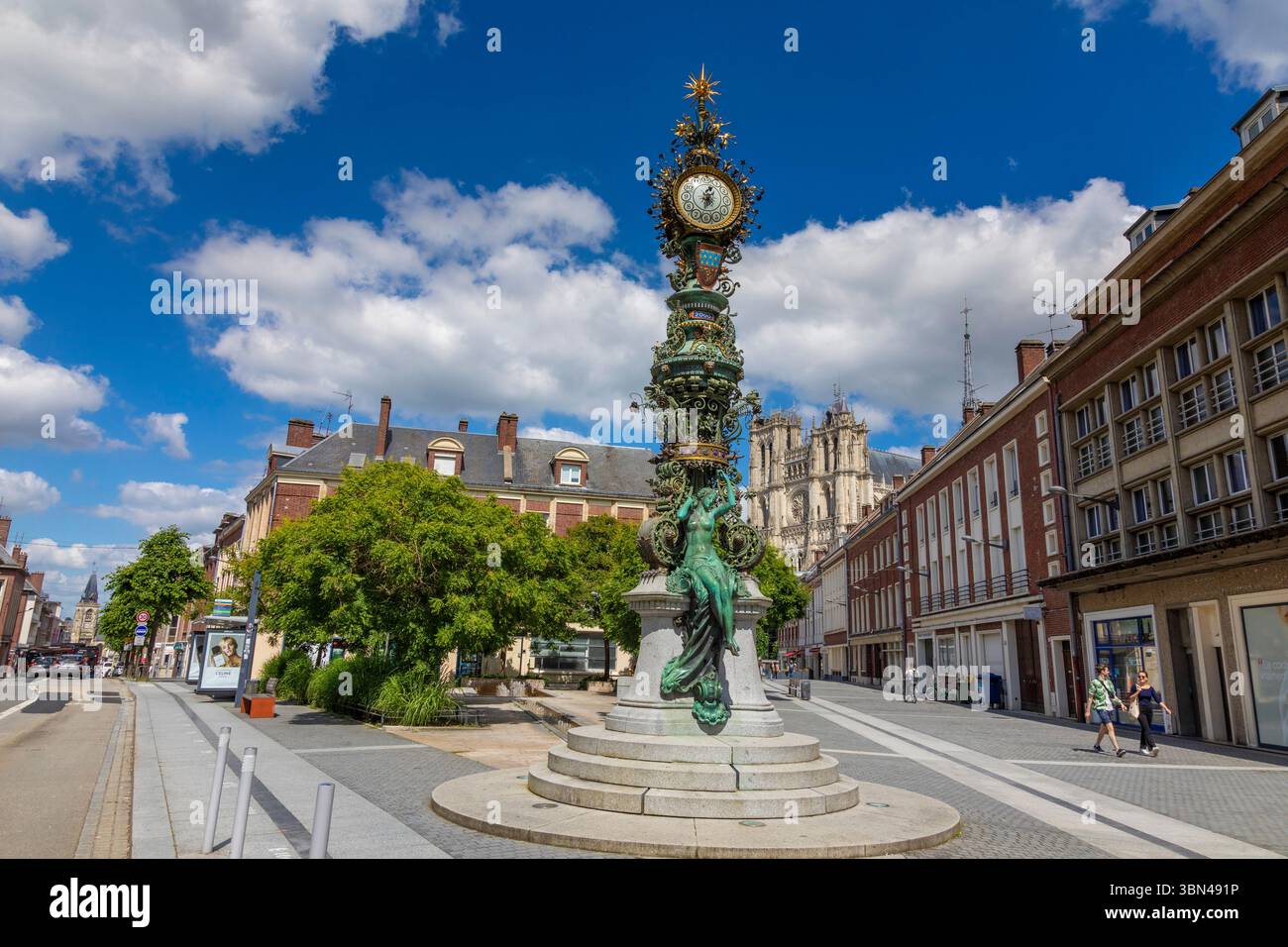 Francia, Hauts-de-France, Picardie, somme, Amiens. Il Dewailly Clock e Marie-sans-chemise. Architetto Emile Ricquier, scultore Albert Roze. Nella ba Foto Stock