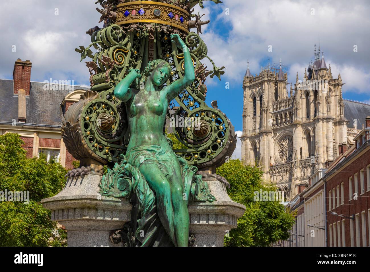 Francia, Hauts-de-France, Picardie, somme, Amiens. Il Dewailly Clock e Marie-sans-chemise. Architetto Emile Ricquier, scultore Albert Roze. Nella ba Foto Stock