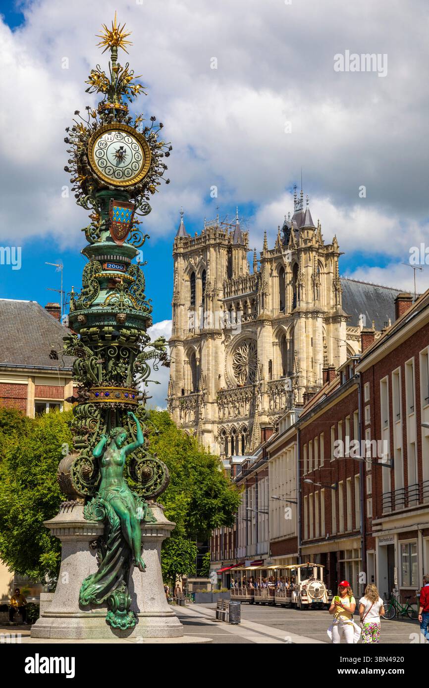 Francia, Hauts-de-France, Picardie, somme, Amiens. Il Dewailly Clock e Marie-sans-chemise. Architetto Emile Ricquier, scultore Albert Roze Foto Stock