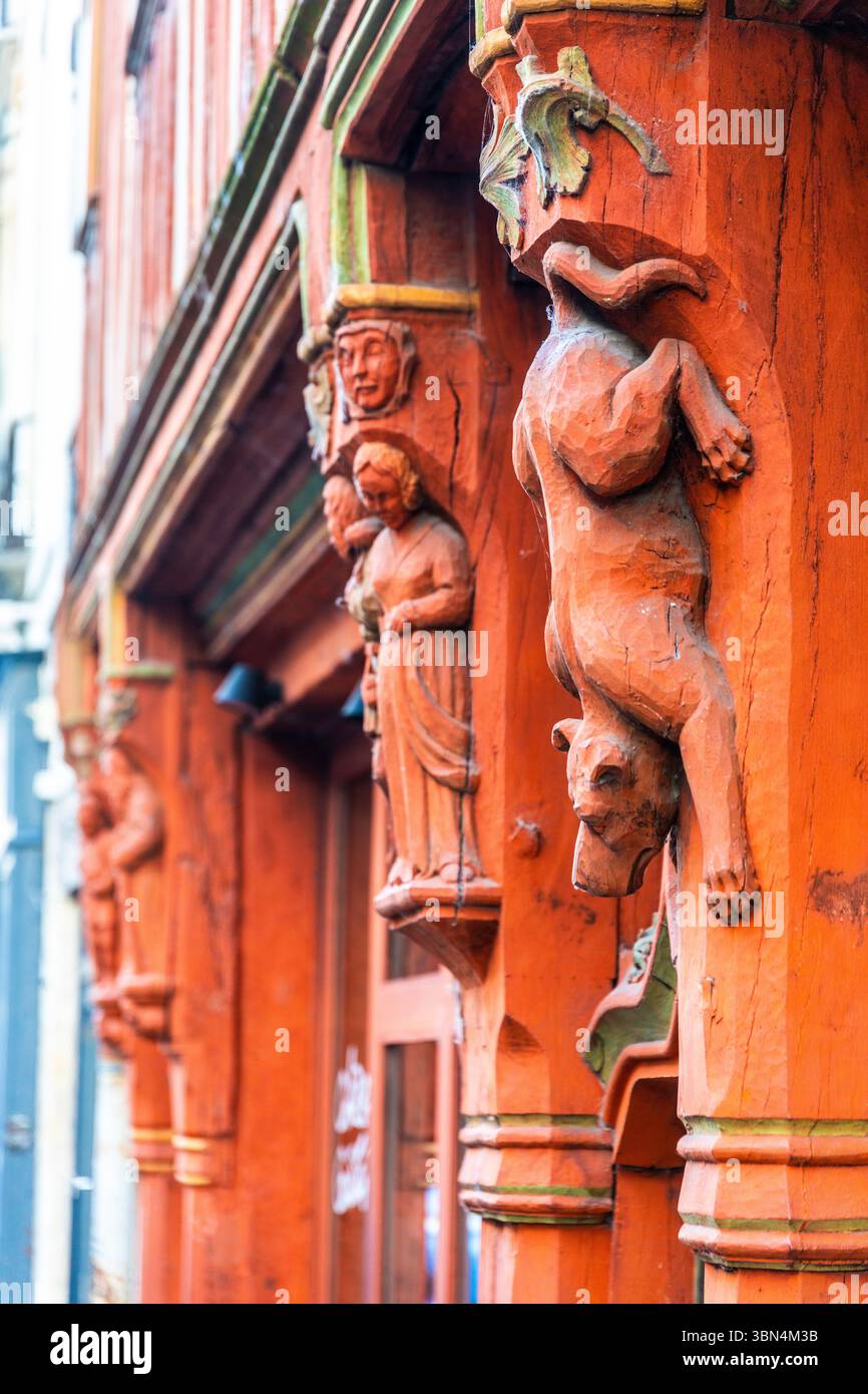 Francia, Centro-Val de Loire, Indre-et-Loire, Tours. Quartiere Vieux Tours. Dettaglio della facciata di una casa a metà legno. rue Colbert Foto Stock