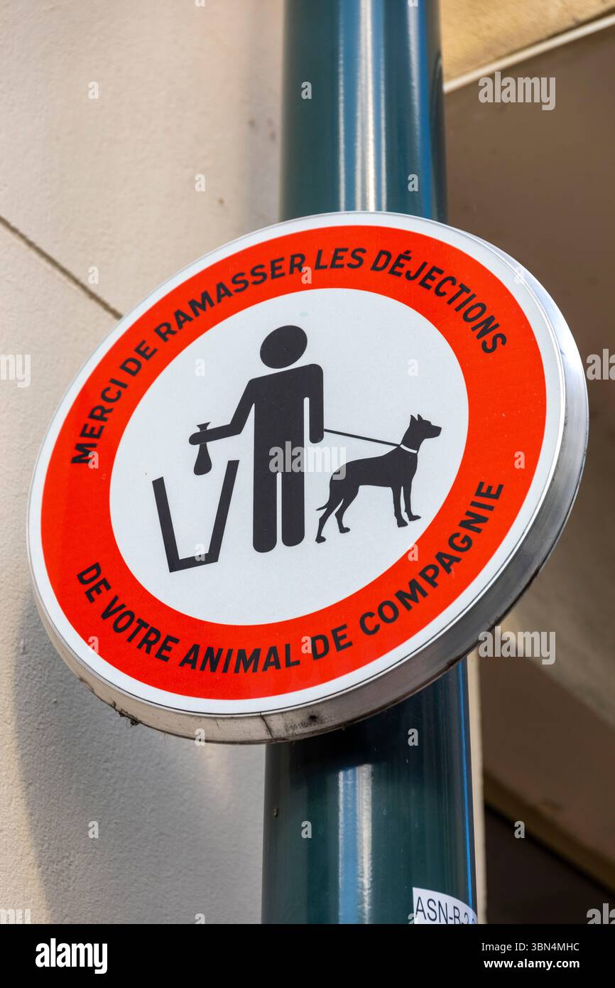 Francia, ile-de-France, firma che chiede alla gente di prendere dopo i loro cani Foto Stock