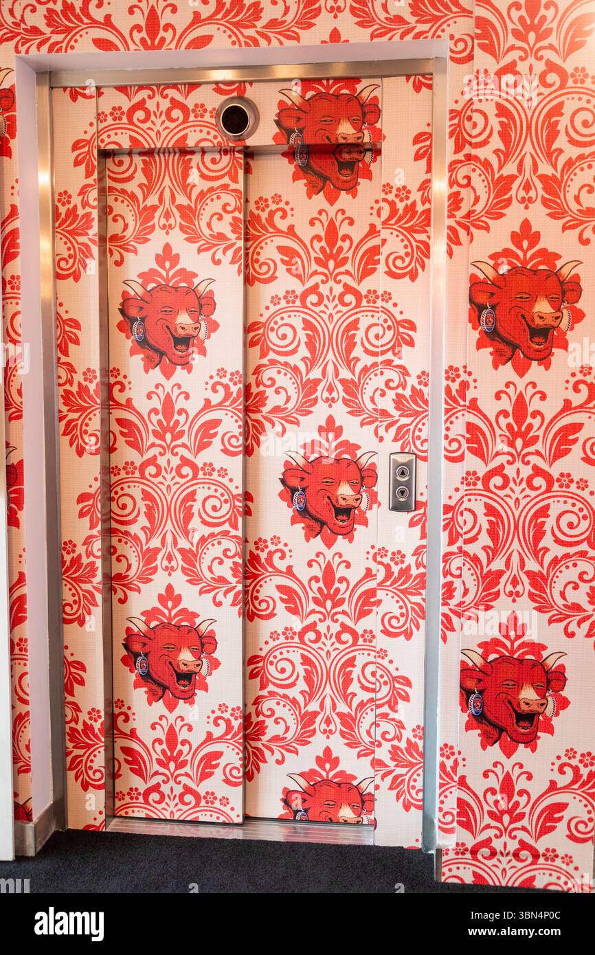 Francia, Giura, Franca Contea, Borgogna-Franca Contea, Lons-le-Saunier. La casa della mucca ridendo Foto Stock