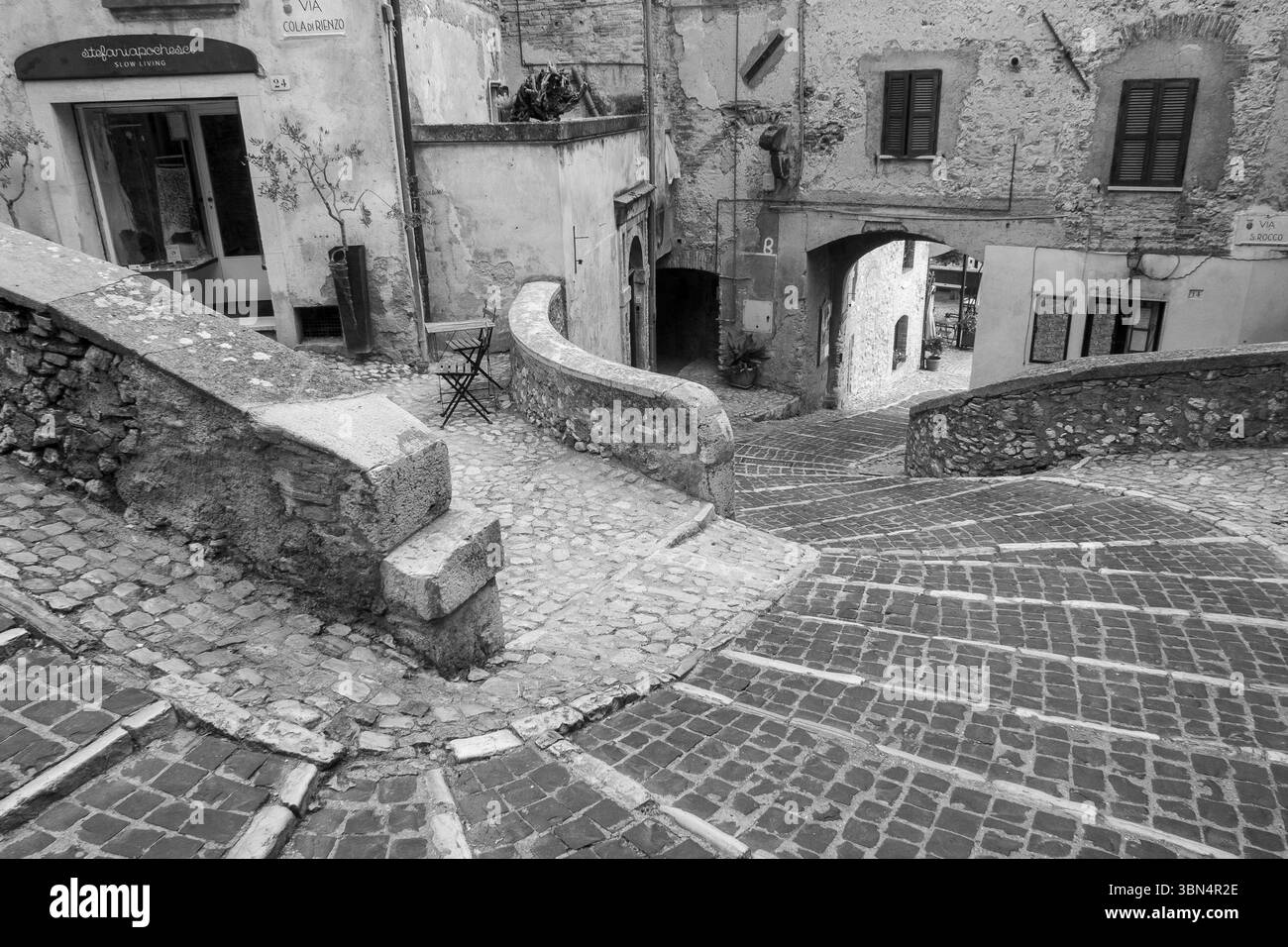 Italia. Lazio. Via nel paese di Casperia * Italia. Lazio. Casperia Village Street Foto Stock