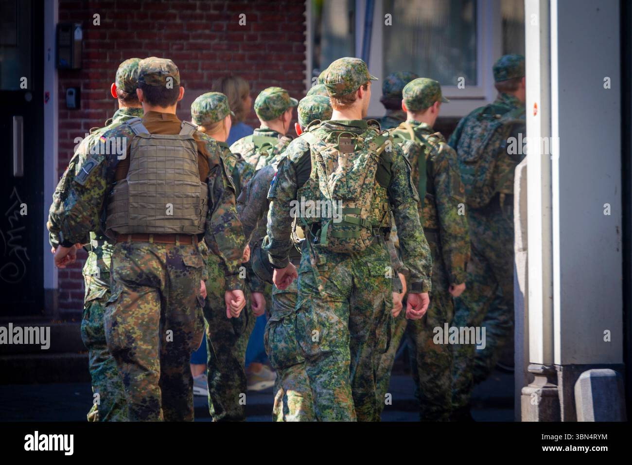 Paesi Bassi, Brabante settentrionale, Breda, gruppo di militari della Royal Military Academy, Koninklijke Militaire Academie (KMA) Foto Stock