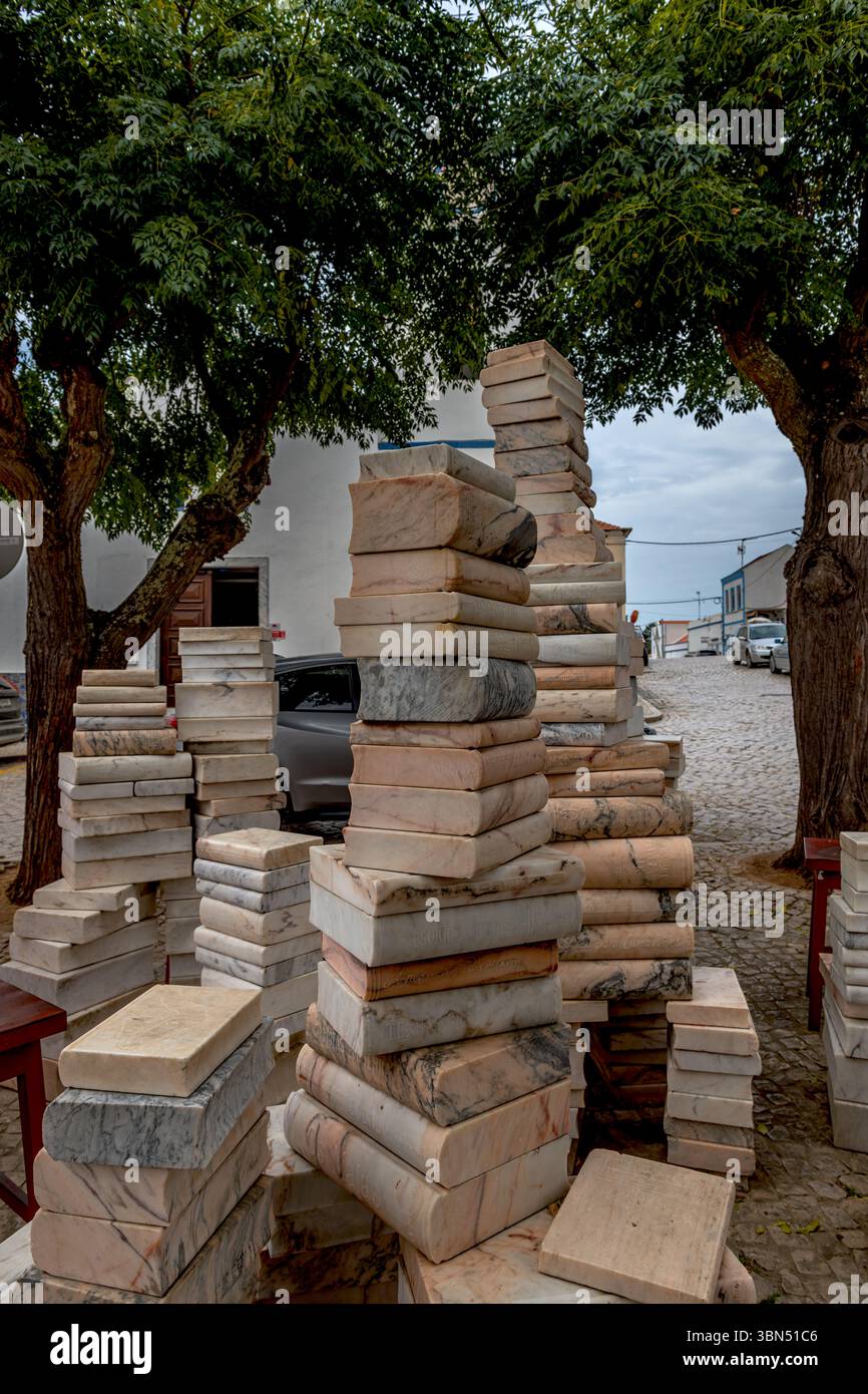 Piazza dei libri, Melides, Setubal, Alentejo, Portogallo Foto Stock