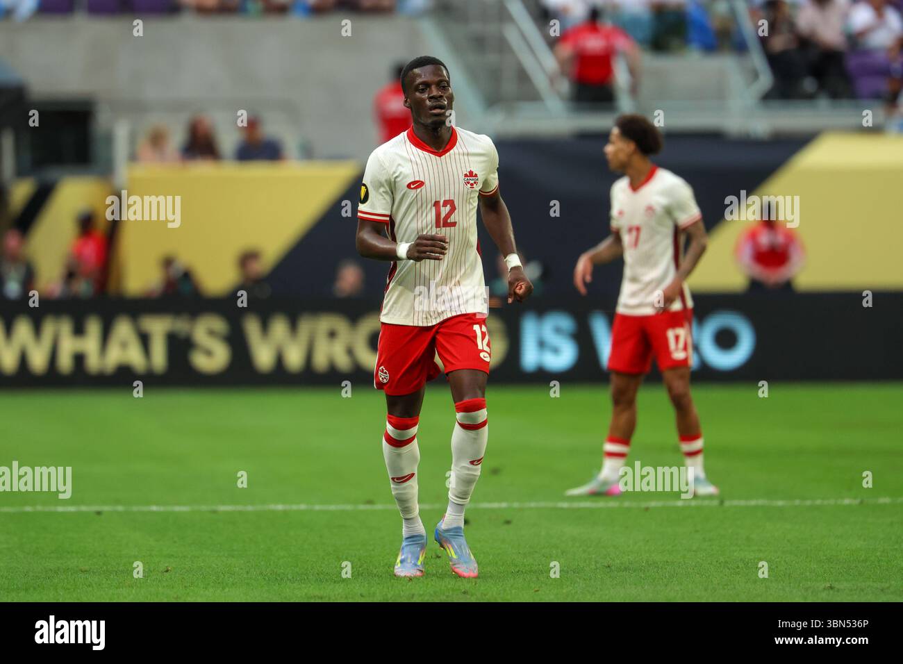 Minneapolis, Stati Uniti. 29 giugno 2025. 29 giugno 2025: L'attaccante canadese Tani Oluwaseyi (12) guarda durante una partita di calcio dei quarti di finale della CONCACAF Gold Cup tra Canada e Guatemala allo US Bank Stadium di Minneapolis, Minnesota. Steven Garcia-CSM/Sipa USA. (Immagine di credito: © Steven Garcia/Cal Sport Media/Sipa USA) credito: SIPA US/Alamy Live News Foto Stock