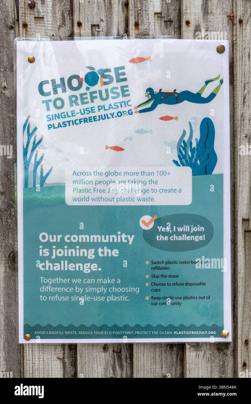 Poster su un evento di sfida senza plastica di luglio, scegliere di rifiutare materie plastiche monouso, Regno Unito Foto Stock