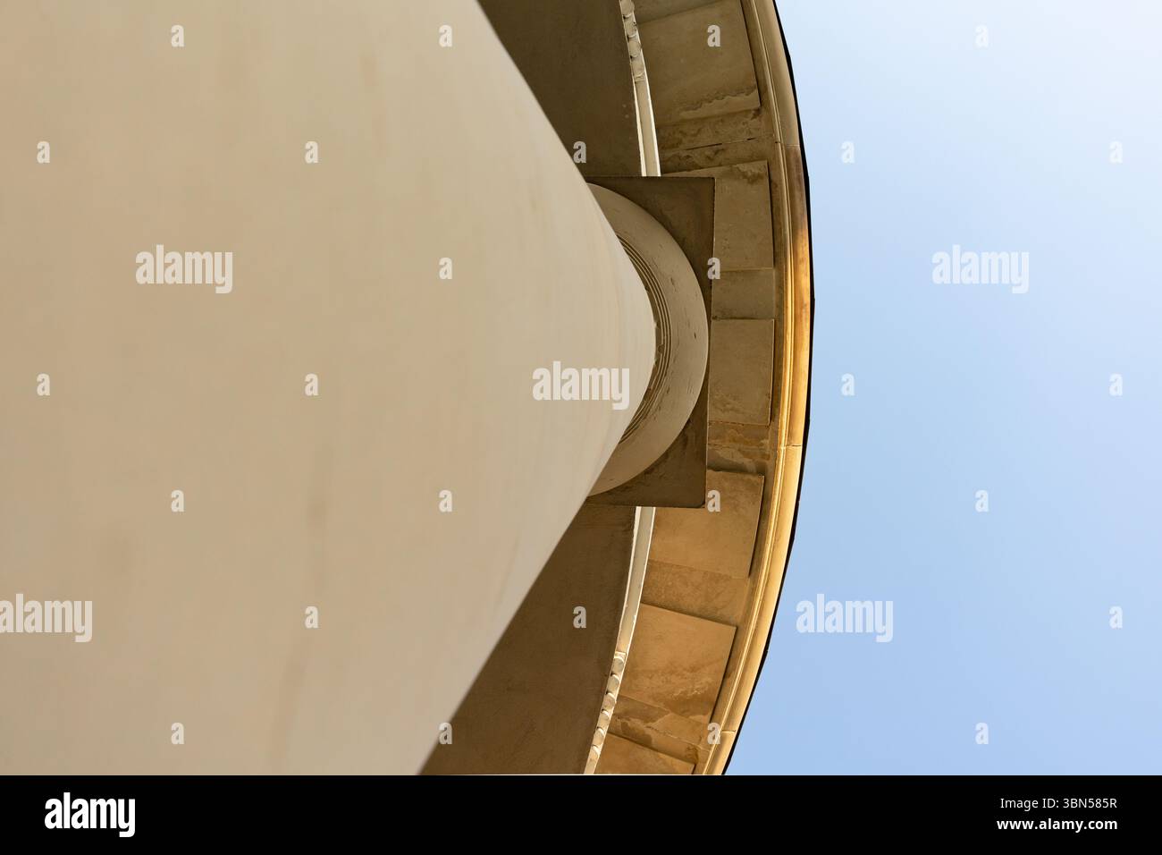 Elementi architettonici dell'edificio. Colonna, maiuscola. elementi di decorazioni architettoniche di edifici, colonne, pommel e motivi Foto Stock