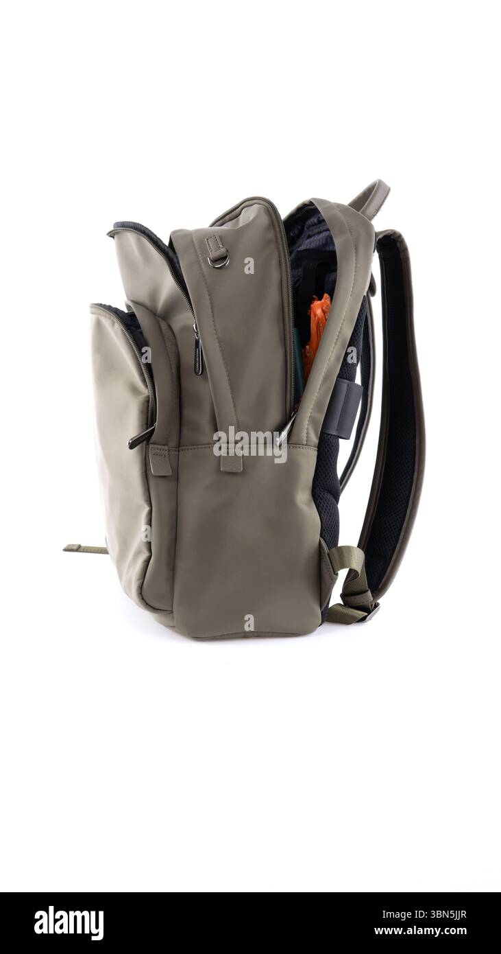 Elegante zaino da viaggio con tante tasche Foto Stock