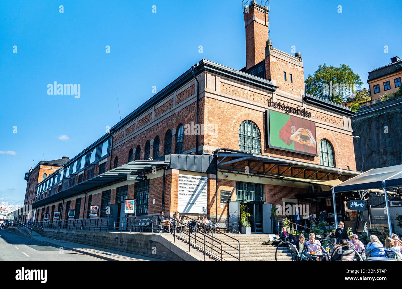 Museo Fotografiska con caffetteria all'aperto e architettura unica in mattoni Foto Stock