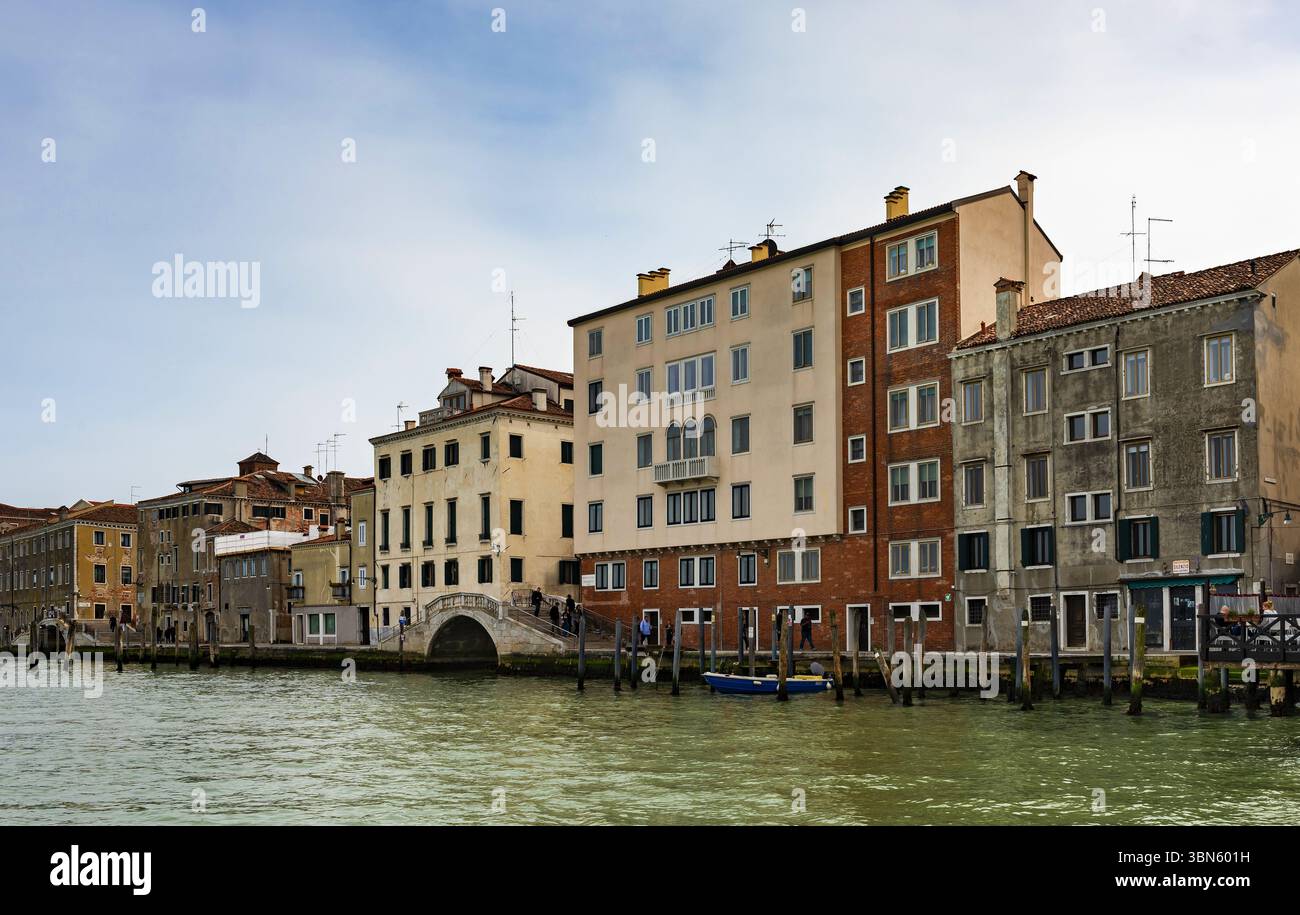 Lato nord di Venezia con la passerella pedonale Panada Foto Stock