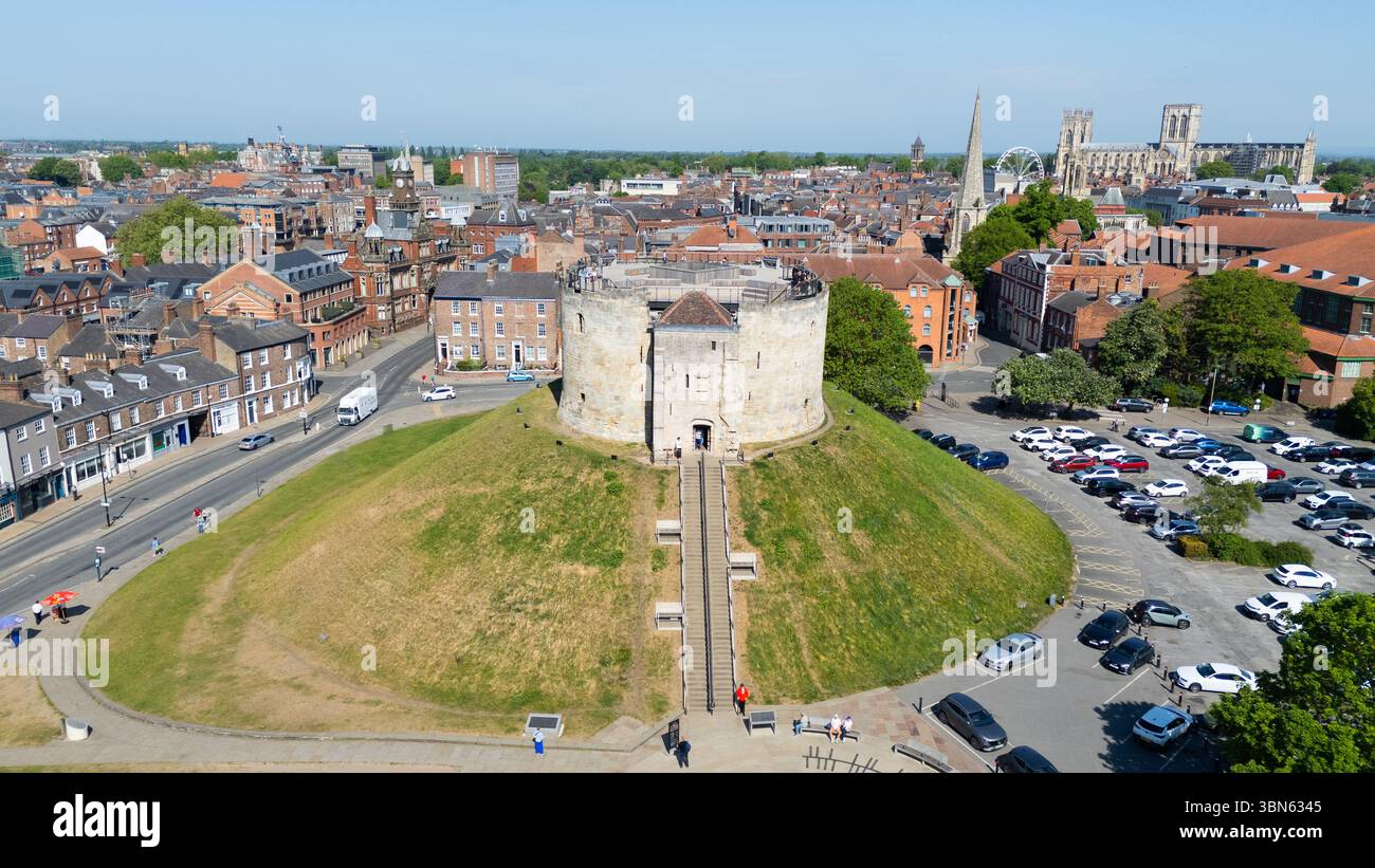 Clifford's Tower, York Castle Museum, York, Regno Unito Foto Stock