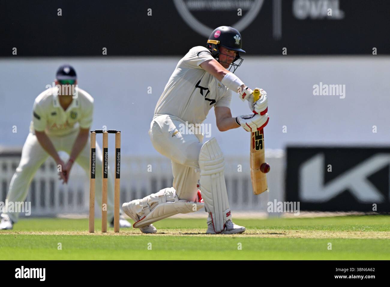Londra, Inghilterra, 30 giugno 2025: Rory Burns del Surrey durante il Rothesay County Championship, Division One game tra Surrey e Durham al Kia Oval di Londra, Inghilterra. Crediti: Keith Gillard/Alamy Live News Foto Stock