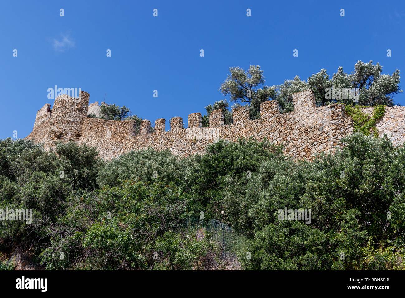 Castello di Monte Ursino nell'antico borgo di Noli sulla Riviera Ligure. Noli, Ligury, Italia. Foto Stock