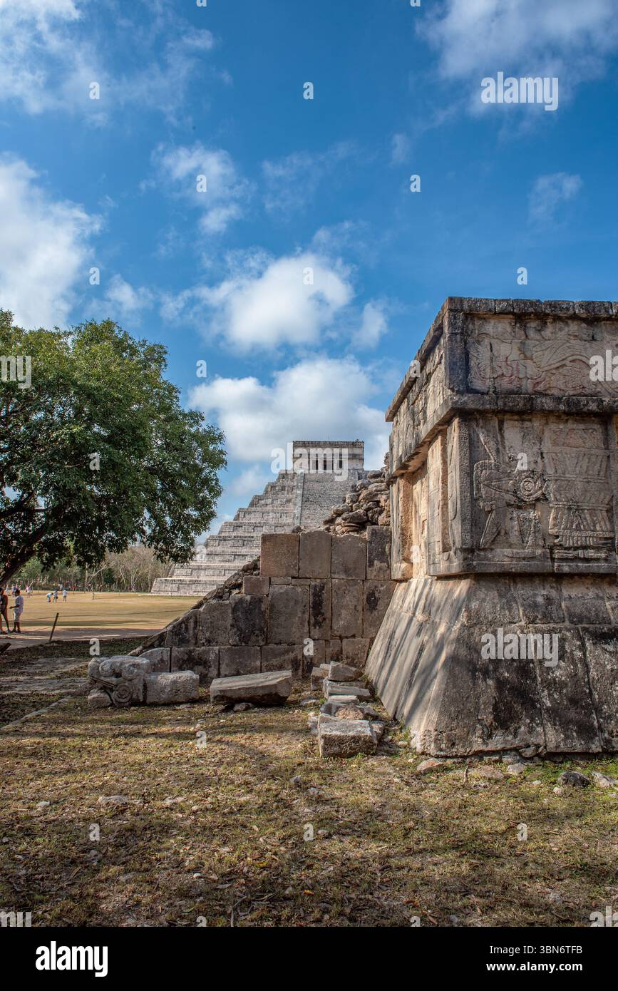 Il Tempio di Kukulcan, El Castillo, nel centro di Chichen Itza, Yucatan, Messico Foto Stock