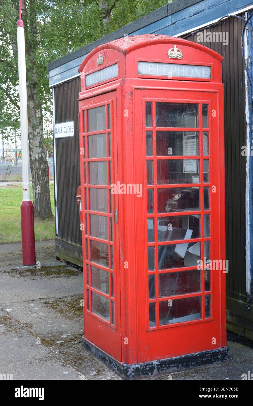 Chiosco telefonico GPO modello K6 in mostra al Trolleybus Museum, Sandtoft, Lincolnshire, Regno Unito Foto Stock
