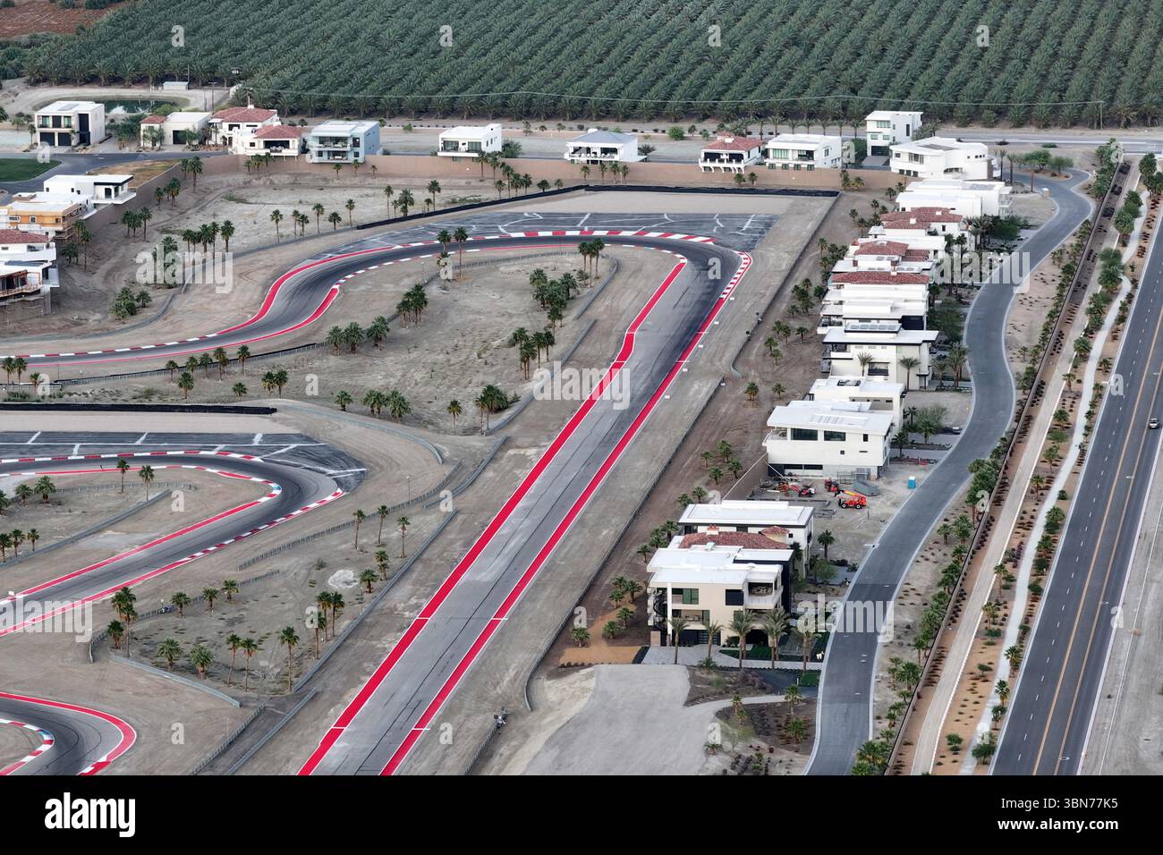 Vista dall'alto dell'ippodromo Thermal Club Indycar, domenica 11 maggio 2025, a Thermal, calib. Foto Stock