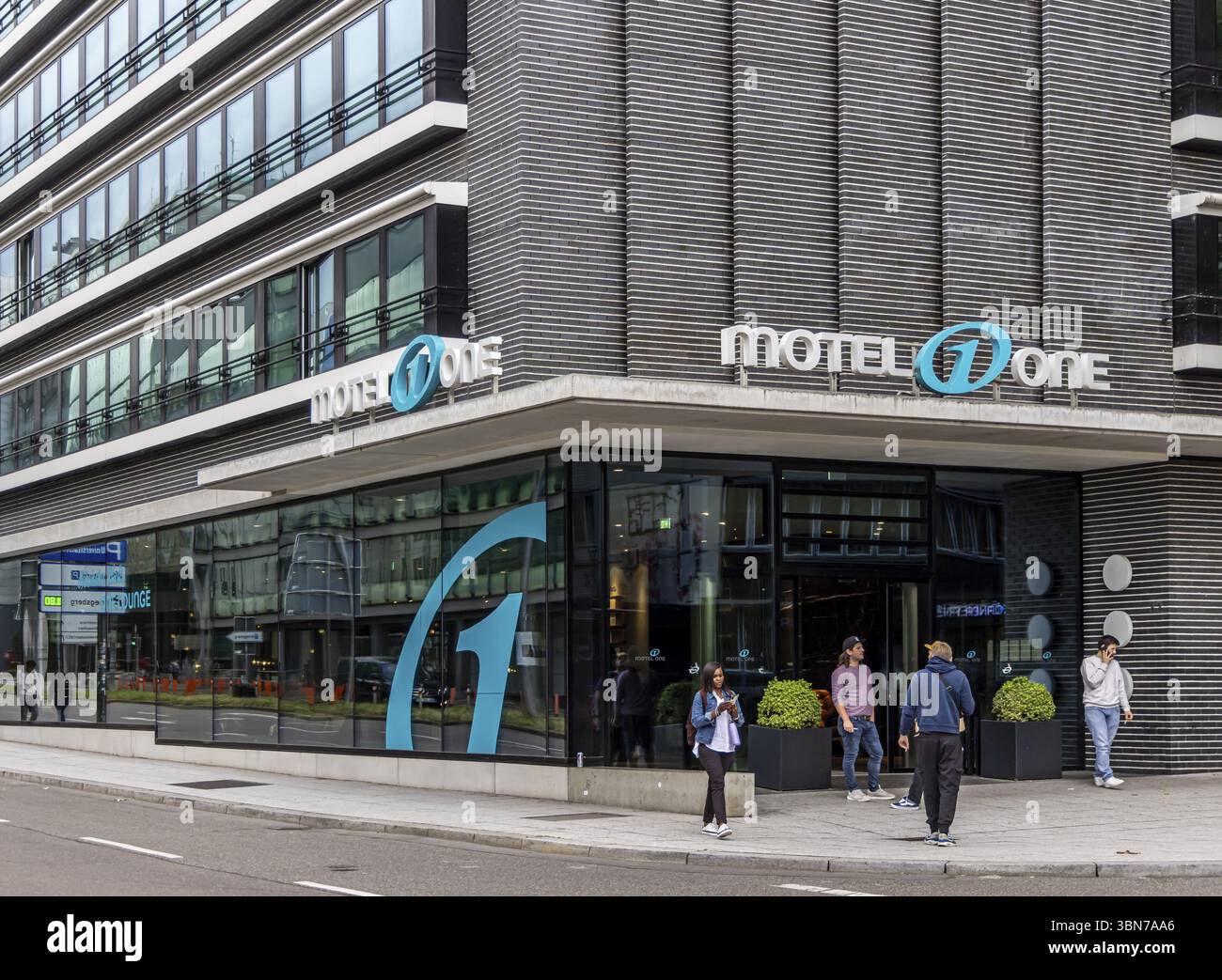 Hotel Motel One Stuttgart stazione ferroviaria centrale. Stoccarda, Baden-Wuerttemberg, Germania, Europa Foto Stock