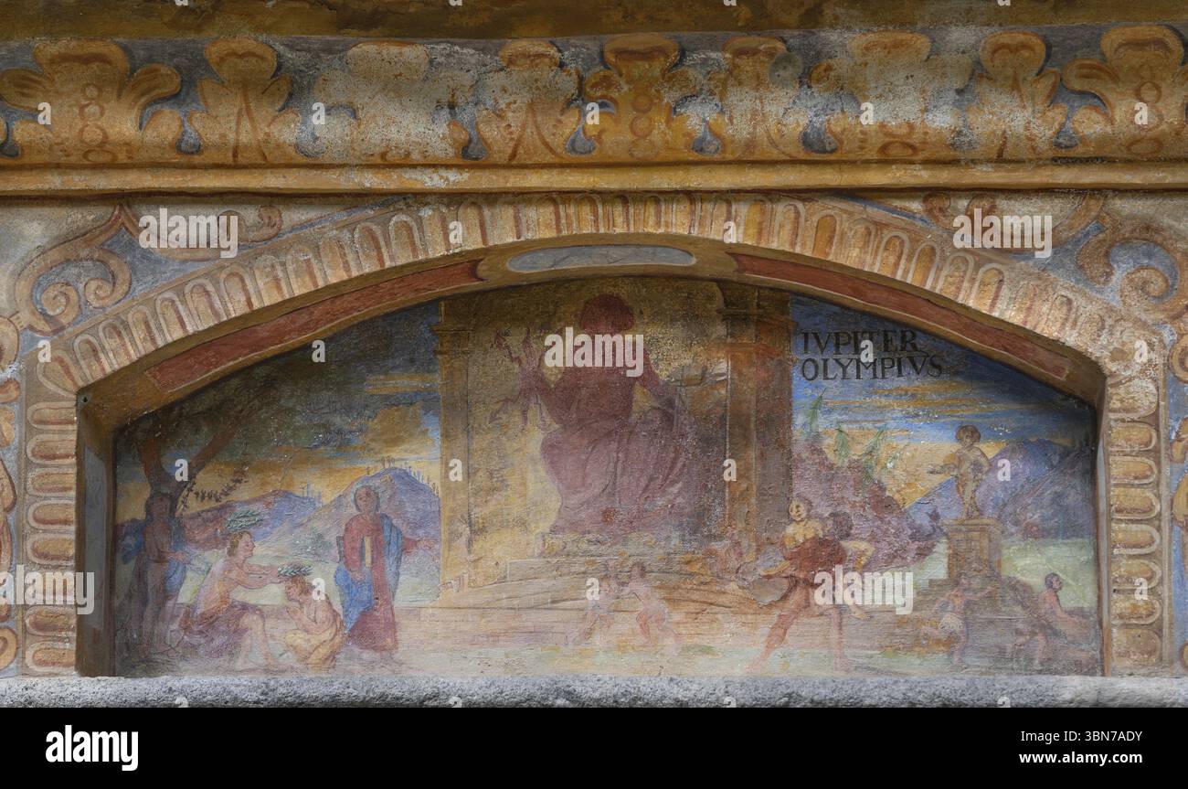 Affresco della meraviglia del mondo Olimpia, statua di Zeus di Fidia alla Fontana delle meraviglie, 1508, nel cortile interno di Neustift St Margarethen Foto Stock