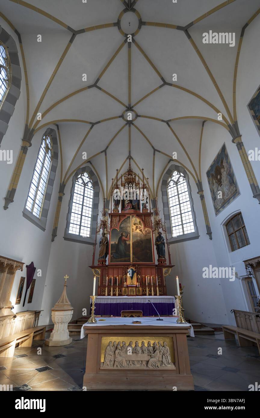 Canone della chiesa parrocchiale di San Giovanni Battista, ricostruito dopo un incendio nel 1872 in stile neogotico, Lorettostrasse 31, Obersdorf Baviera, Germania, Foto Stock