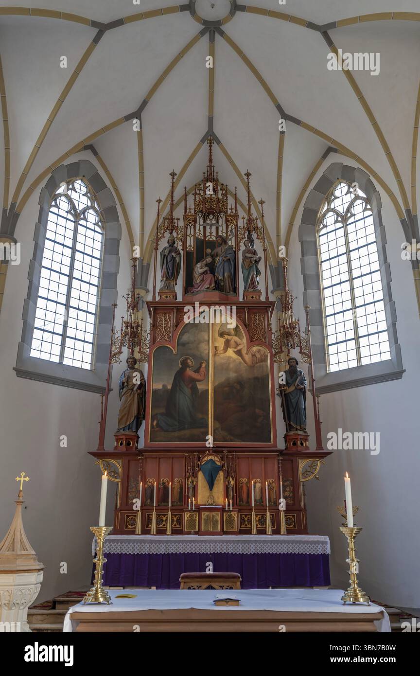 Altare della chiesa parrocchiale di San Giovanni Battista, ricostruita dopo un incendio nel 1872 in stile neogotico, Lorettostrasse 31, Obersdorf Baviera, Germania, UE Foto Stock