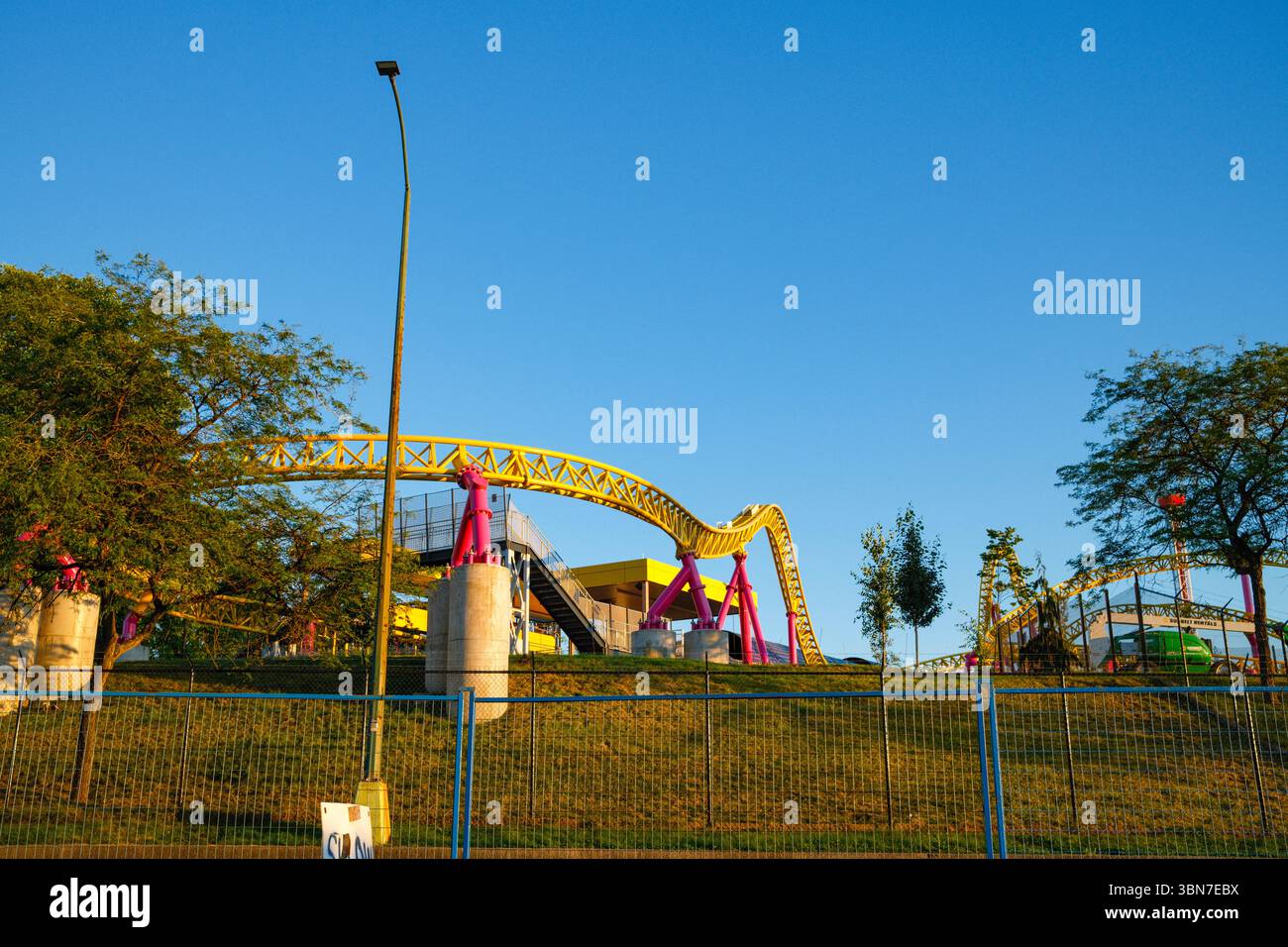 Le montagne russe Thundervolt al PNE Playland di Vancouver, British Columbia. Foto Stock