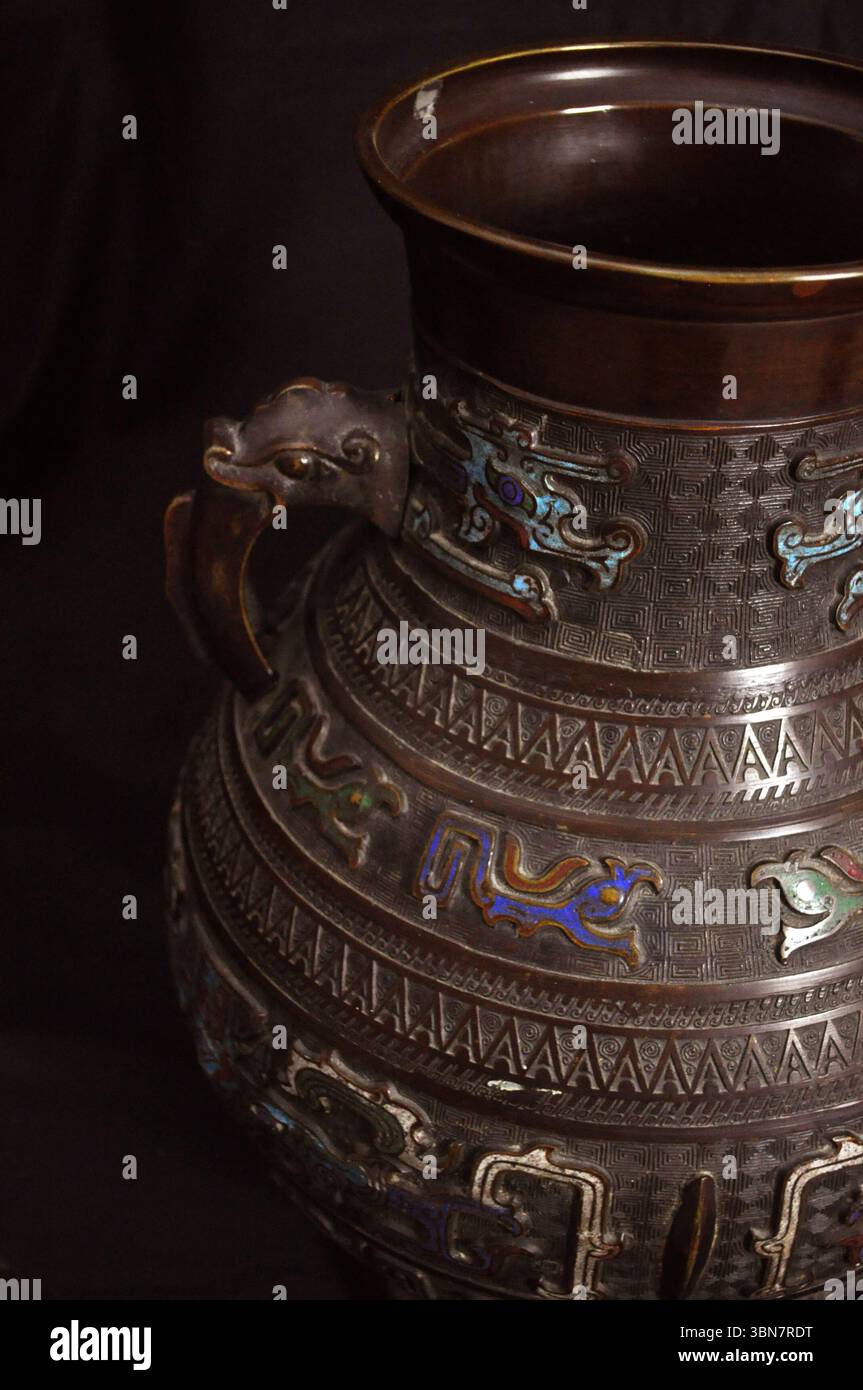 VASO IN BRONZO GIAPPONESE VINTAGE D'ARTE ASIATICA CON DEORATION CHAMPLEVE' Foto Stock