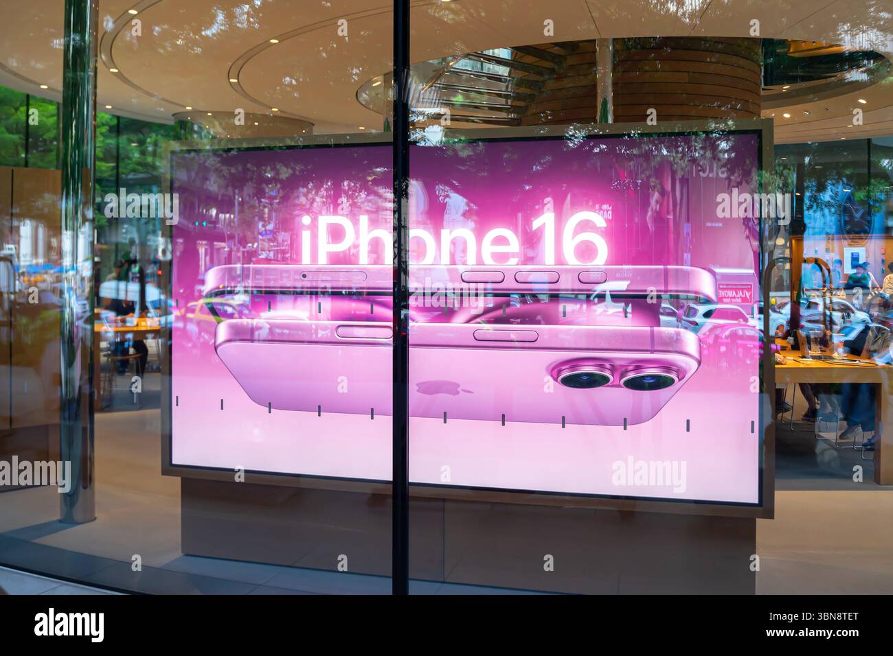 Promozione iPhone 16, Apple Central World, Bangkok, Thailandia Foto Stock