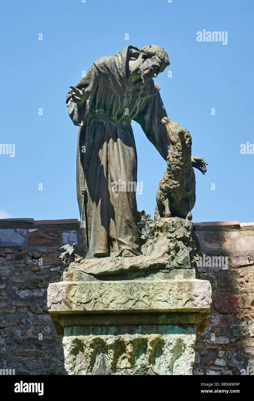 San Francesco mansueta il lupo - bronzo nel giardino delle Rose - P. V. Romagnoli - 1916 - S.Maria degli Angeli (PG), Museo della Porziuncola d Foto Stock