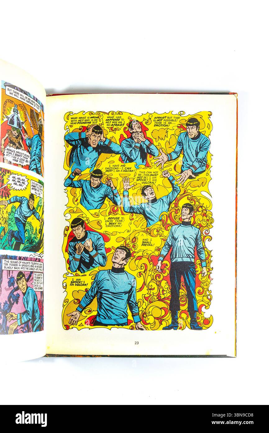 Apertura annuale Star Trek degli anni '1970 che mostra vivaci illustrazioni di Spock e personaggi espressivi in pose dinamiche con bollicine vocali su ogni pannello Foto Stock