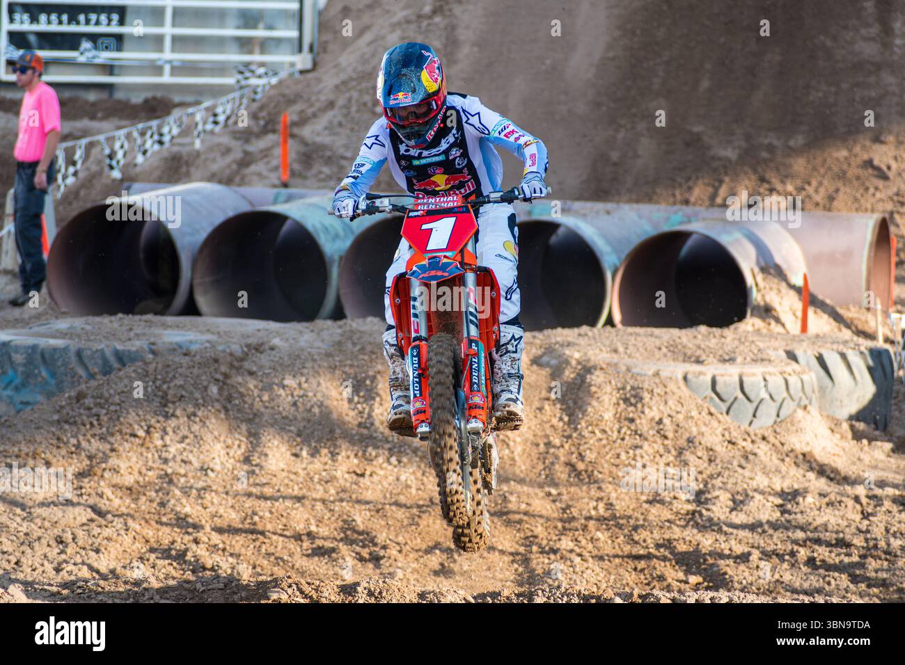 Nephi, Utah – 28 giugno 2025: Trystan Hart, pilota canadese di fuoristrada, cavalca durante l'evento Juab Xtreme Racing presso la zona fieristica della contea di Juab. Foto Stock