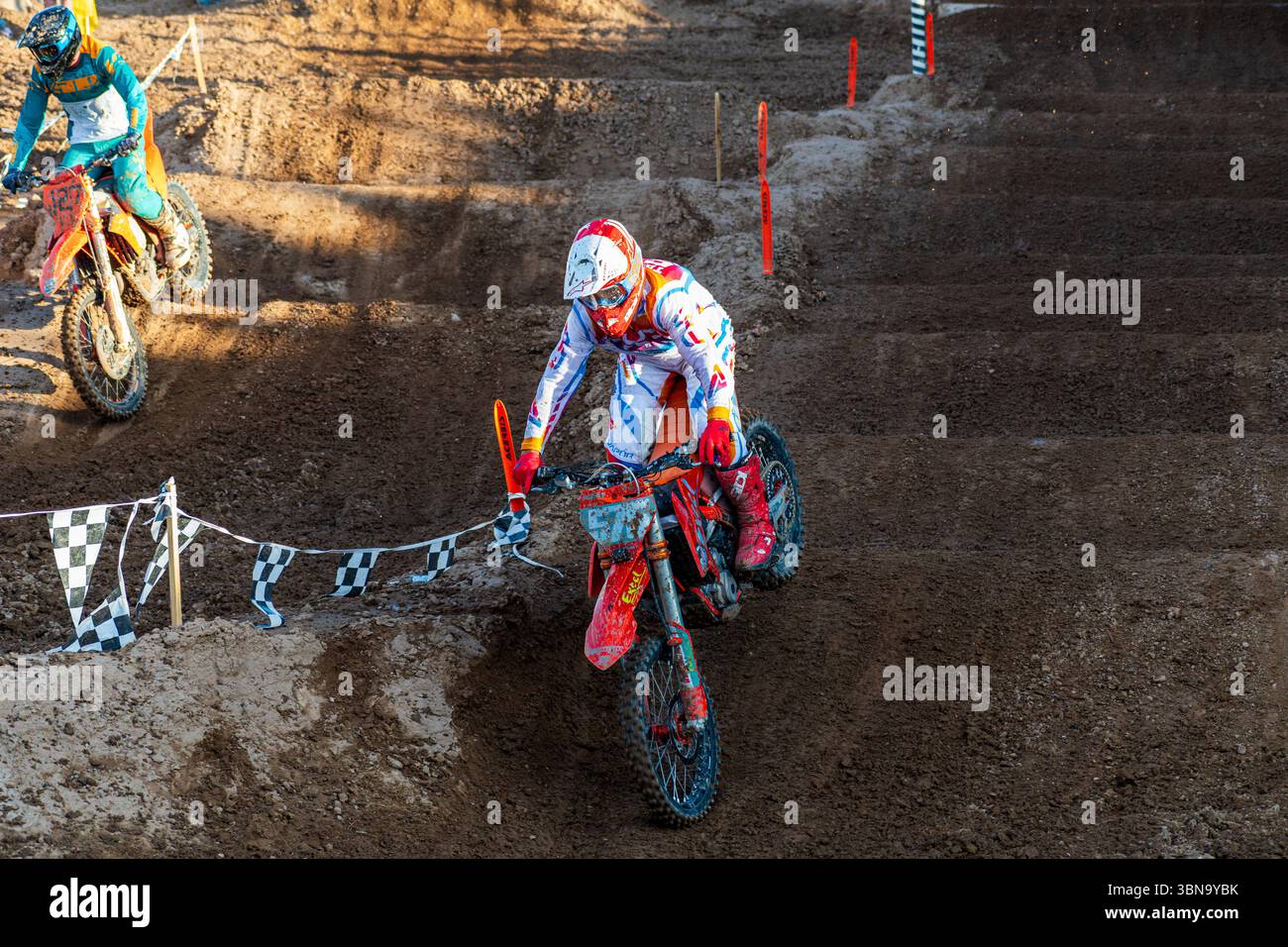 Nephi, Utah – 28 giugno 2025: Il pilota di motocross Nick Thompson corre durante la gara Juab Xtreme Racing a Nephi, Utah. Foto Stock