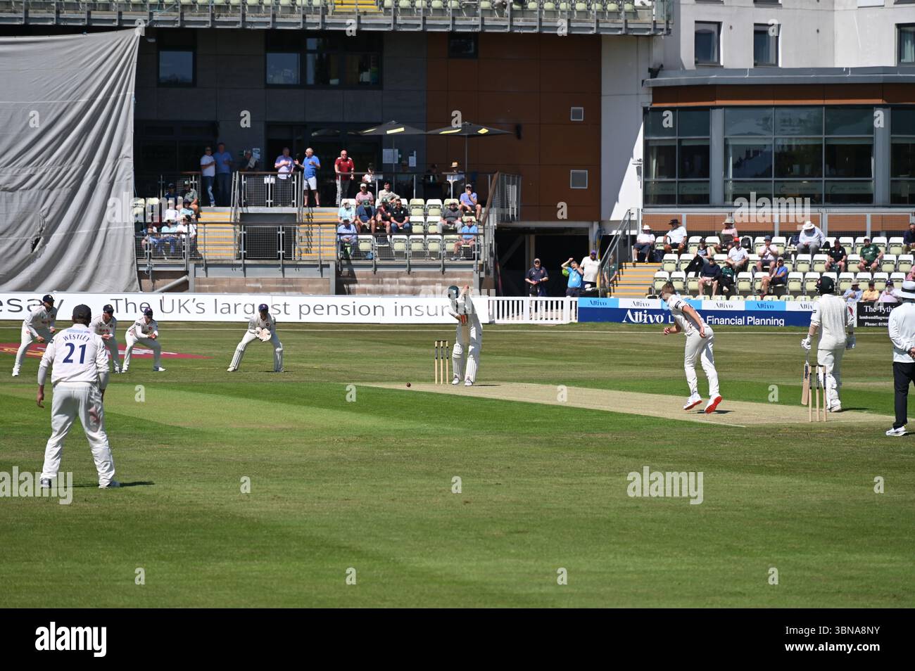 Una partita di cricket in corso al New Road County Ground, Worcester. Giorno 1 del match di campionato tra Worcestershire e Essex, l'ex battitore. Foto Stock