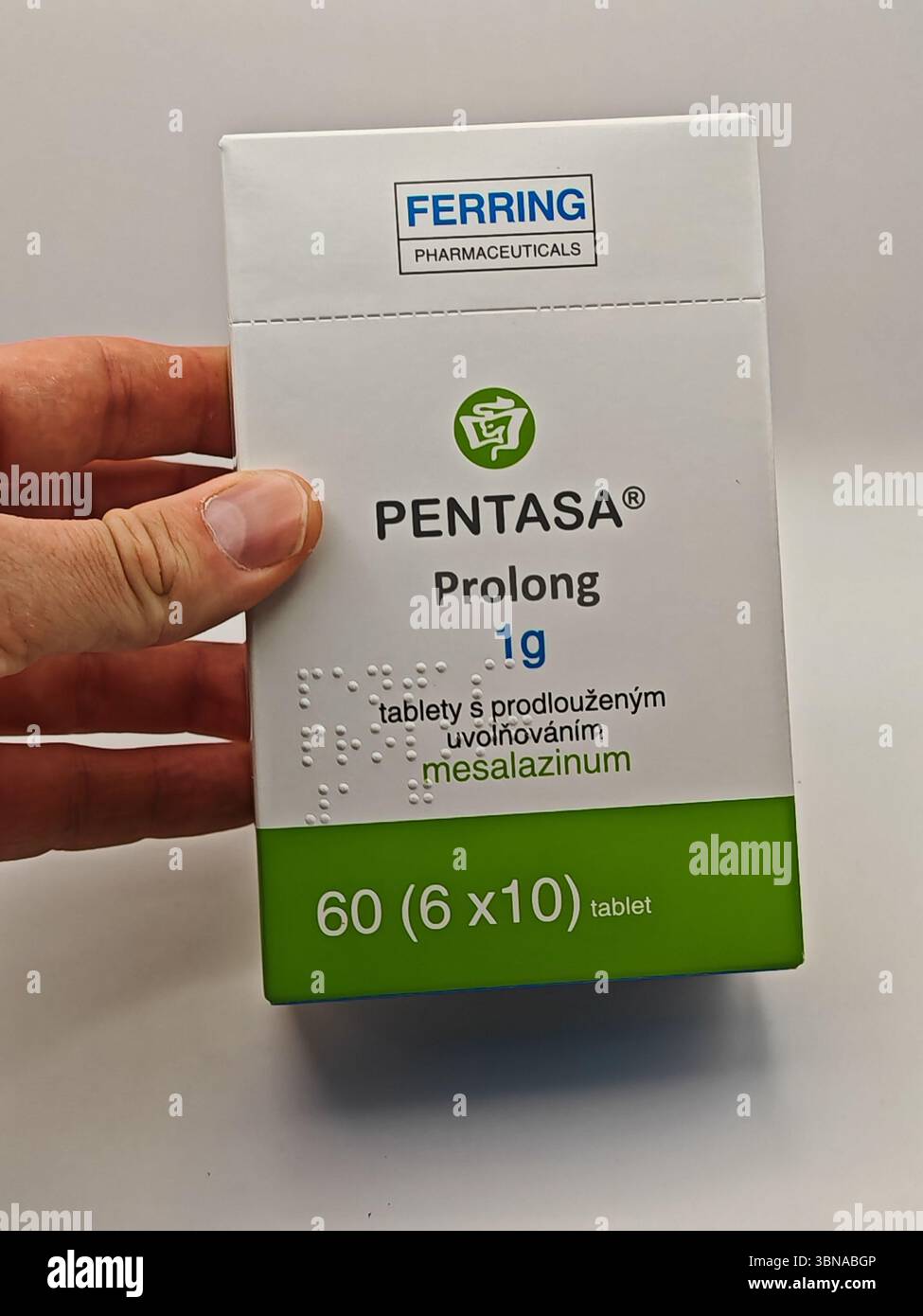 Praga, repubblica Ceca -2 giugno 2025:Pentasa scatola di farmaci con mesalamina di ferring Pharmaceuticals, utilizzato per il trattamento della disa infiammatoria intestinale Foto Stock