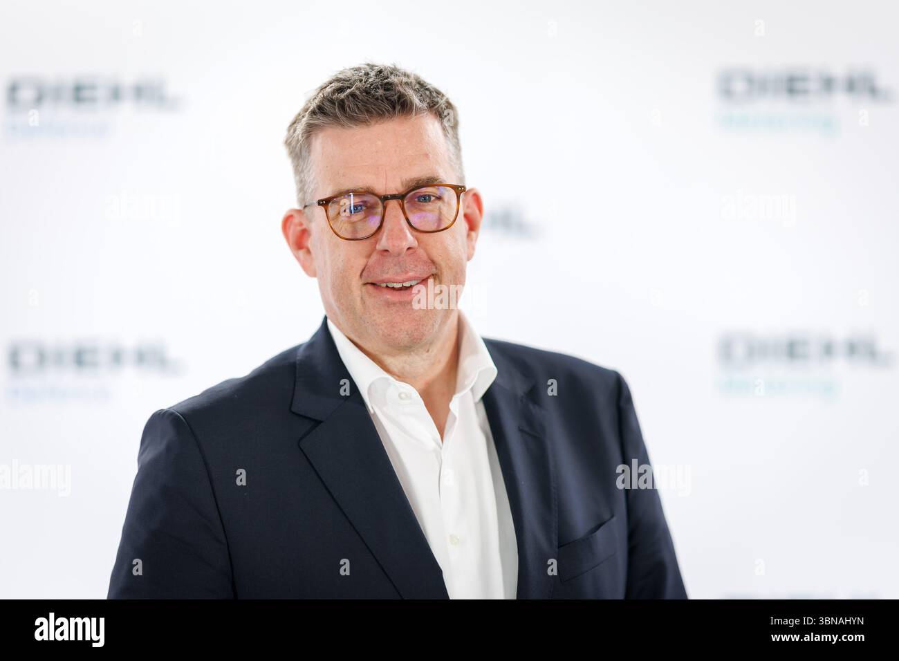 Norimberga, Germania. 1 luglio 2025. Carsten Wolff, CEO della Diehl Controls Division del conglomerato Diehl, nella foto a margine della conferenza stampa annuale dell'azienda. Diehl Stiftung & Co KG è un gruppo tedesco di società con sede a Norimberga. Il gruppo è a conduzione familiare. Il gruppo è diviso in cinque sottogruppi: Difesa, aviazione, metallo, controlli e misurazione. Crediti: Daniel Karmann/dpa/Alamy Live News Foto Stock