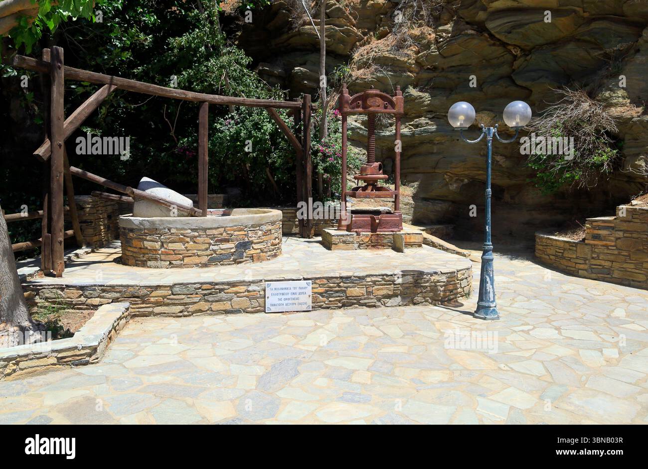 Storico frantoio, villaggio di montagna di Triantaros, Tinos, Isole Cicladi, Grecia. Foto Stock