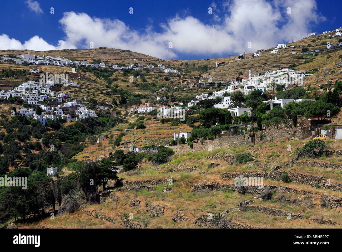 Villaggi di montagna Triantaros e Berdemiaros, Tinos, Isole Cicladi, Grecia. Foto Stock