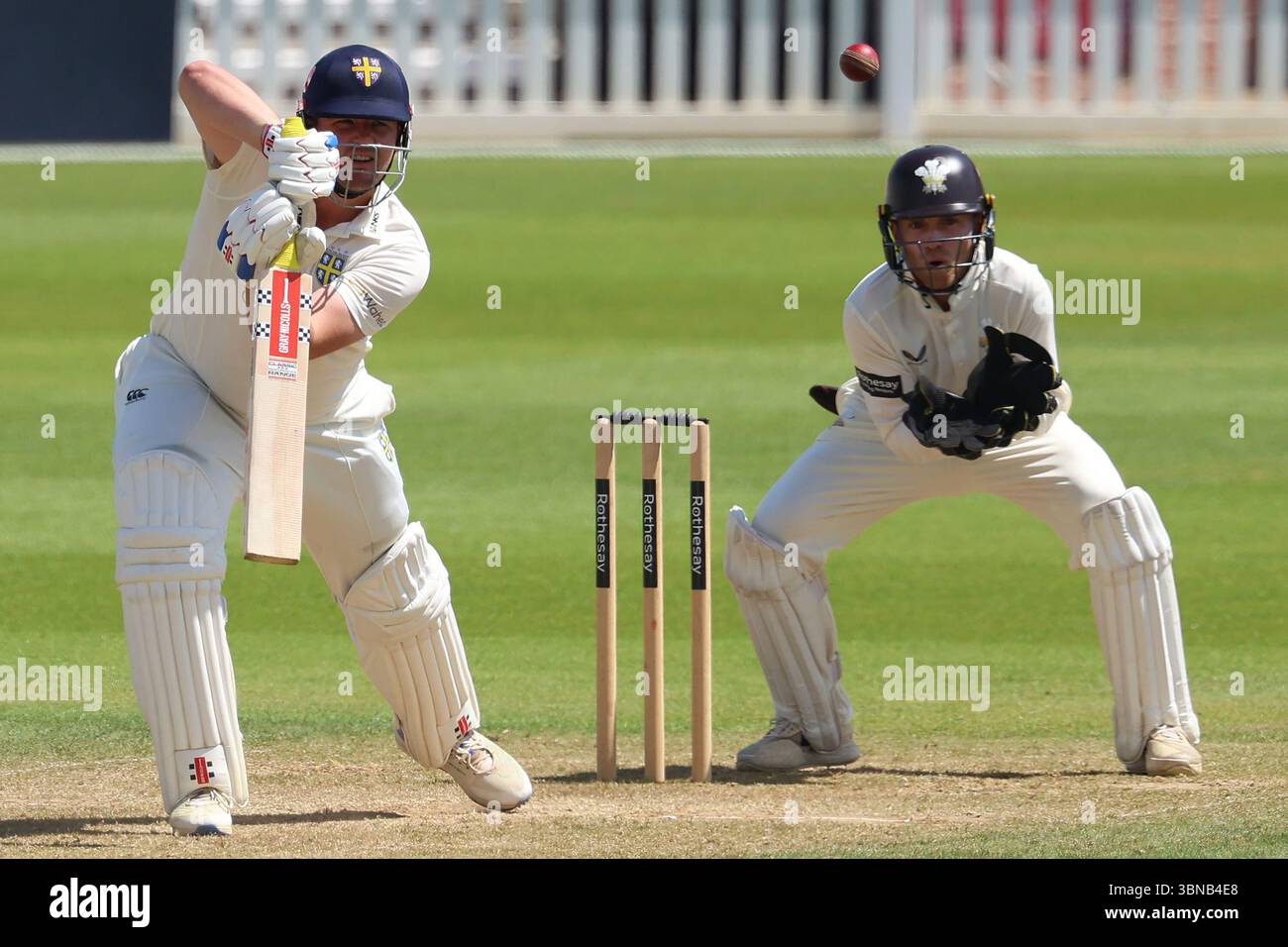 Alex Lees di Durham durante il Rothesay County Championship match tra Surrey e Durham al Kia, Oval, Londra lunedì 30 giugno 2025. (Foto: Robert Smith | mi News) crediti: MI News & Sport /Alamy Live News Foto Stock