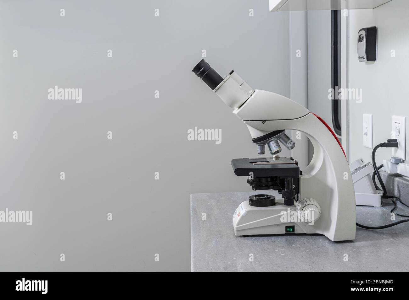 Microscopio in laboratorio medico, Pennsylvania, USA Foto Stock