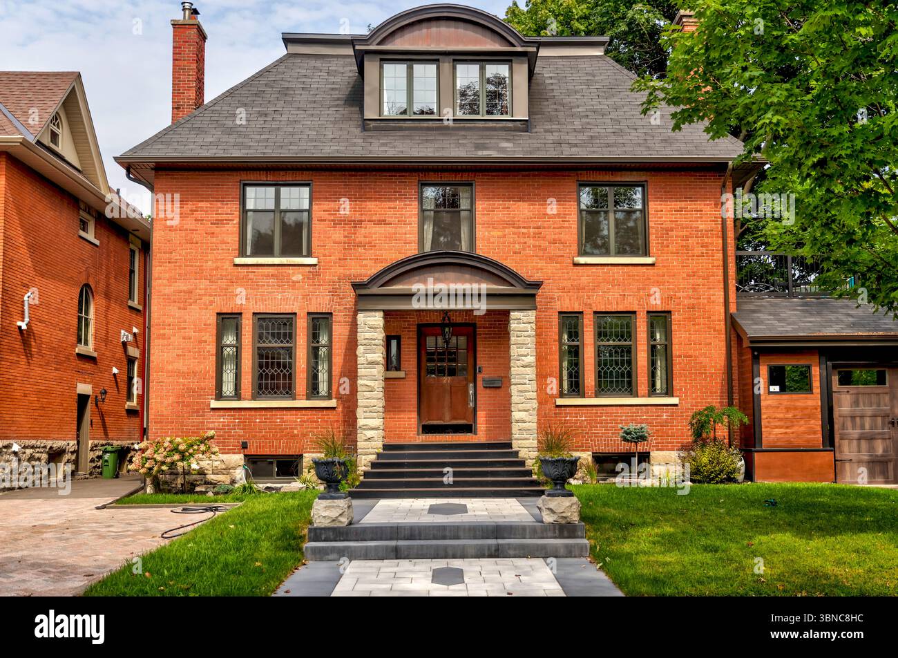 Ottawa, Ontario - 25 agosto 2021: Eleganti case nel quartiere Glebe di Ottawa Foto Stock