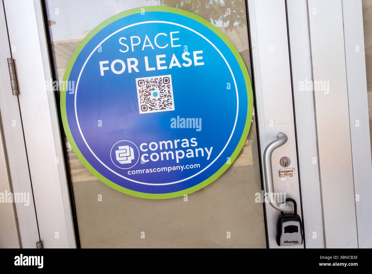 Miami Beach, Florida, centro commerciale pedonale di Lincoln Road, cartello con i posti vacanti sul fronte del negozio, spazio in affitto, immobili commerciali Comras Company, contratto di locazione Foto Stock