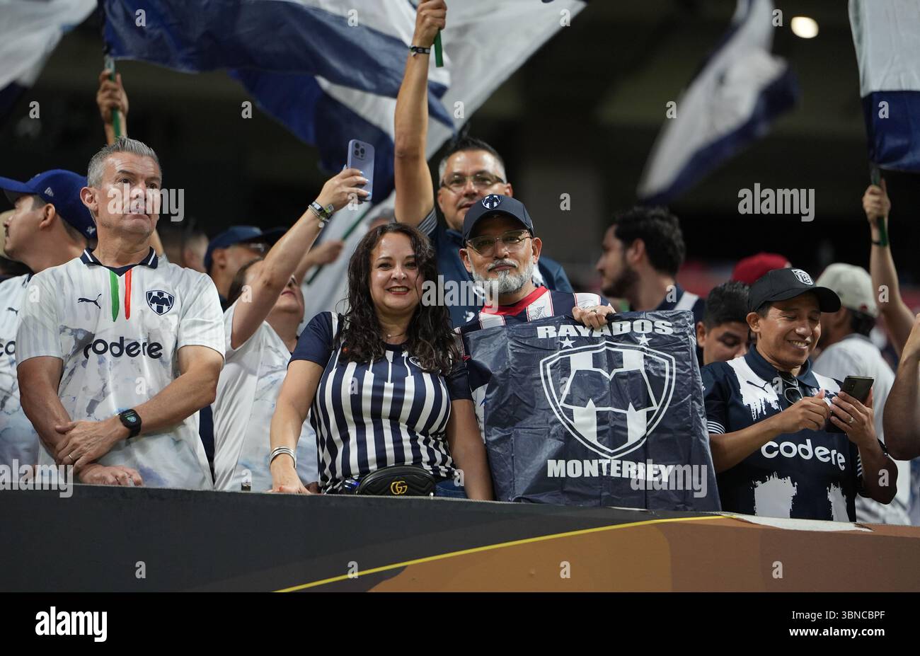 Atlanta, Stati Uniti. 1 luglio 2025. I tifosi del CF Monterrey reagiscono prima della partita dei 16 incontri tra il Borussia Dortmund di Germania e il CF Monterrey del Messico alla Coppa del mondo per club FIFA 2025 al Mercedes-Benz Stadium di Atlanta, Georgia, Stati Uniti, 1° luglio, 2025. crediti: Huang Zongzhi/Xinhua/Alamy Live News Foto Stock