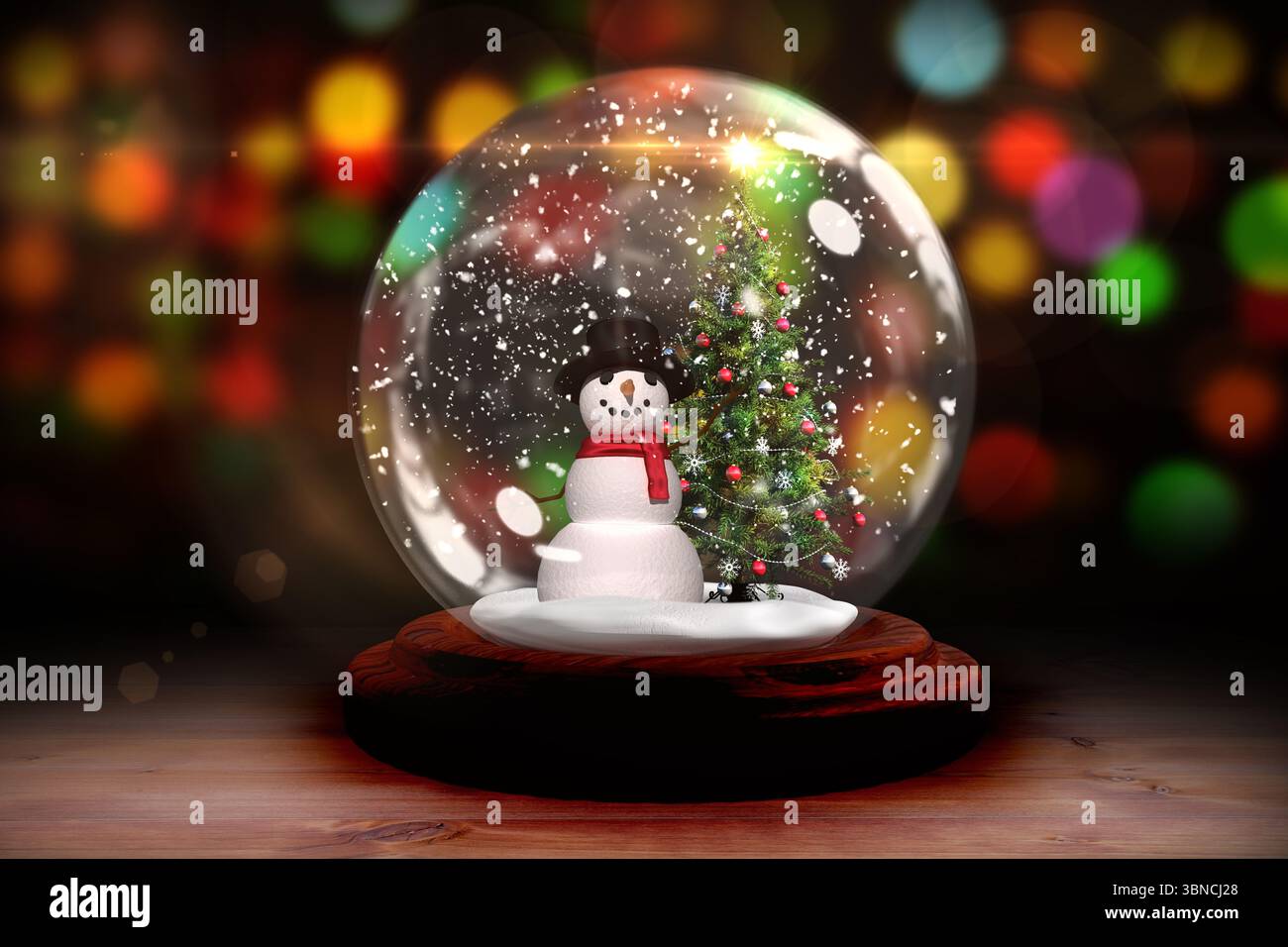 Albero di Natale e pupazzo di neve nel globo della neve Foto Stock