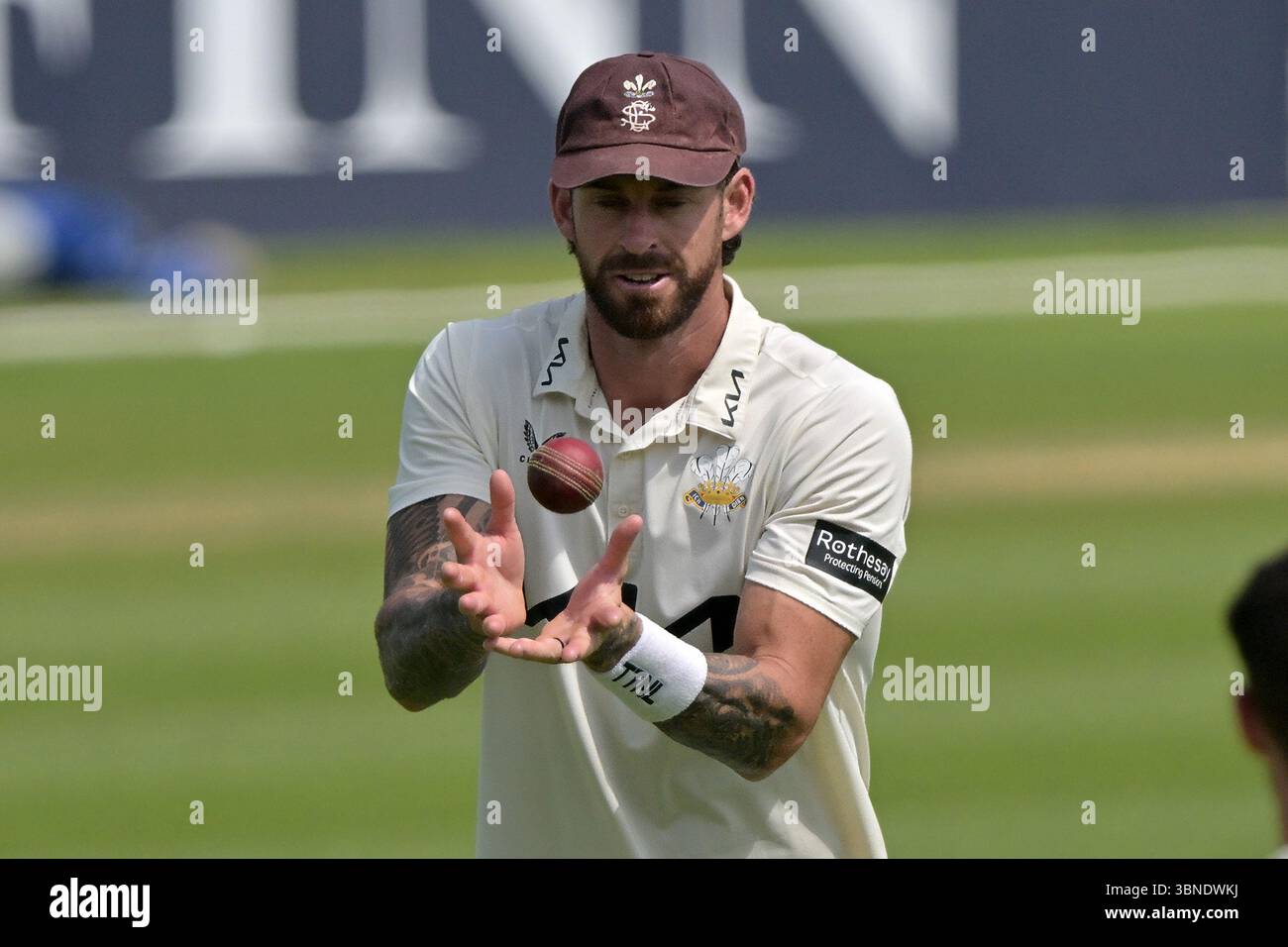 Londra, Inghilterra, 1 luglio 2025: Jordan Clark del Surrey durante il Rothesay County Championship, Division One game tra Surrey e Durham al Kia Oval di Londra, Inghilterra. Crediti: Keith Gillard/Alamy Live News Foto Stock