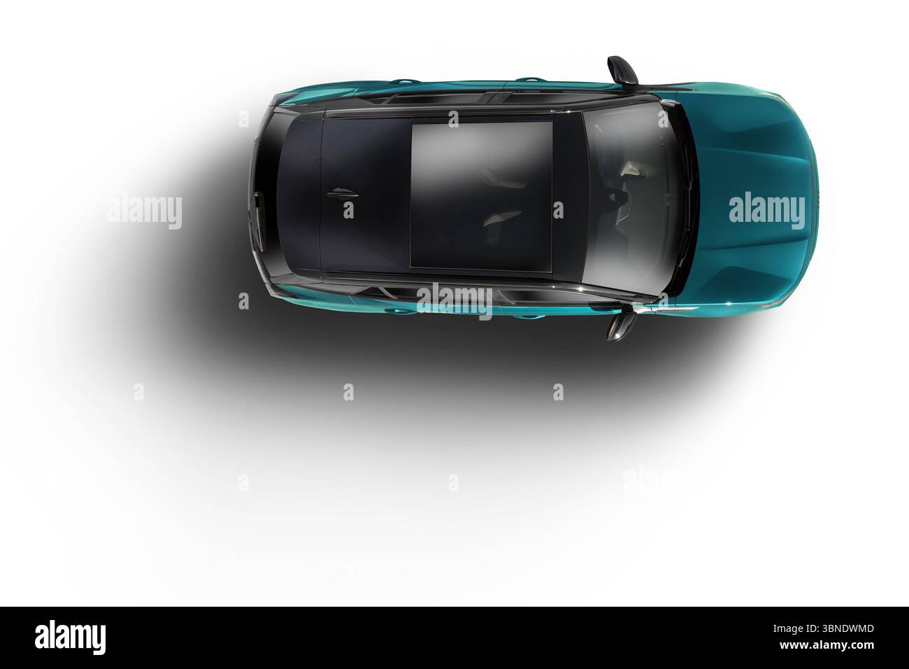 Izmir, Turchia - 14 maggio 2025: Foto studio di 90 gradi vista dall'alto della Peugeot 2008 GT 2024 blu verde su sfondo bianco Foto Stock