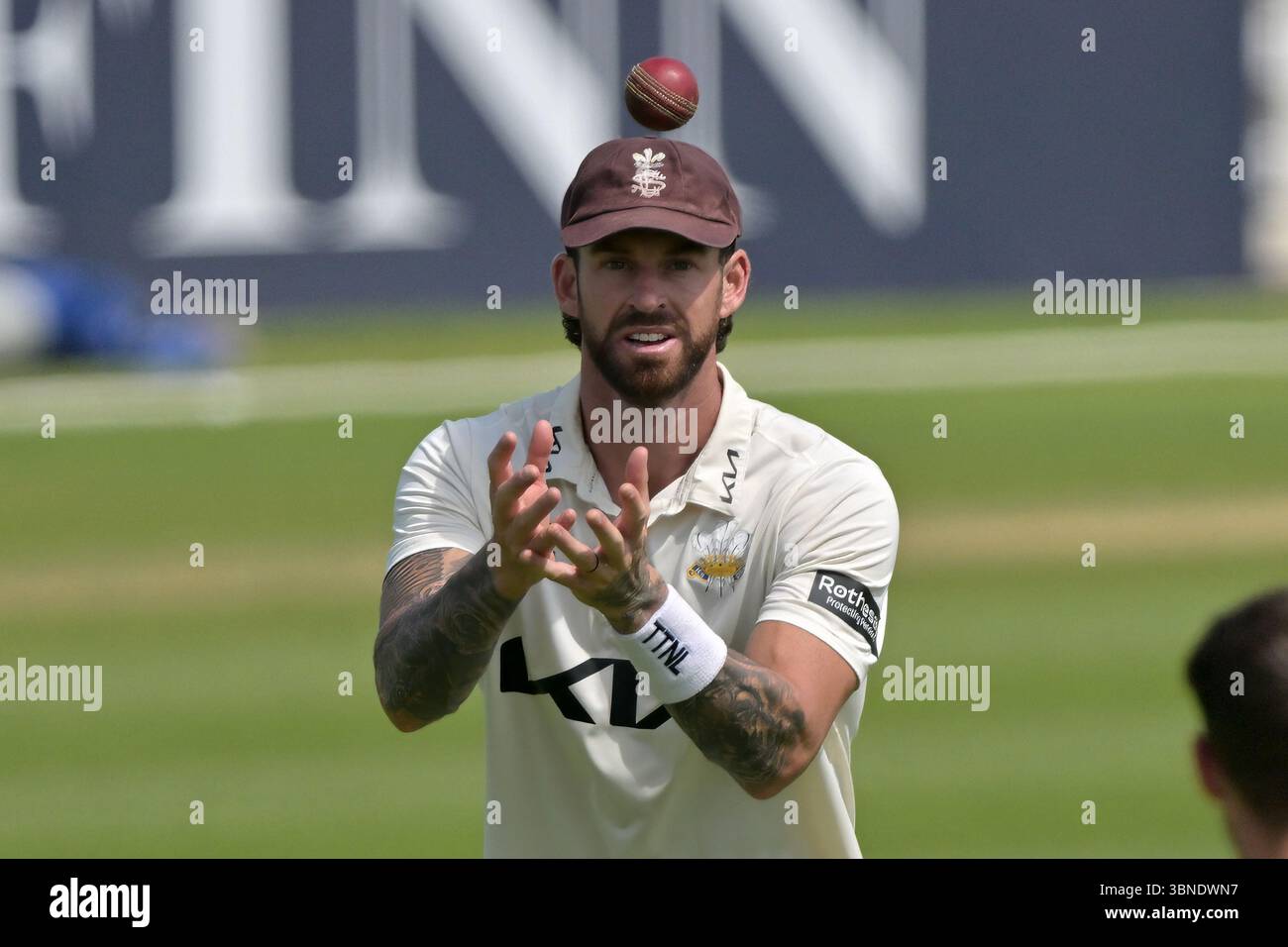 Londra, Inghilterra, 1 luglio 2025: Jordan Clark del Surrey durante il Rothesay County Championship, Division One game tra Surrey e Durham al Kia Oval di Londra, Inghilterra. Crediti: Keith Gillard/Alamy Live News Foto Stock
