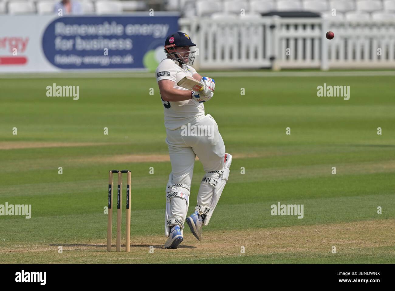 Londra, Inghilterra, 1 luglio 2025: Alex Lees di Durham si reca al 125 durante il Rothesay County Championship, partita di Division One tra Surrey e Durham al Kia Oval di Londra, Inghilterra. Crediti: Keith Gillard/Alamy Live News Foto Stock