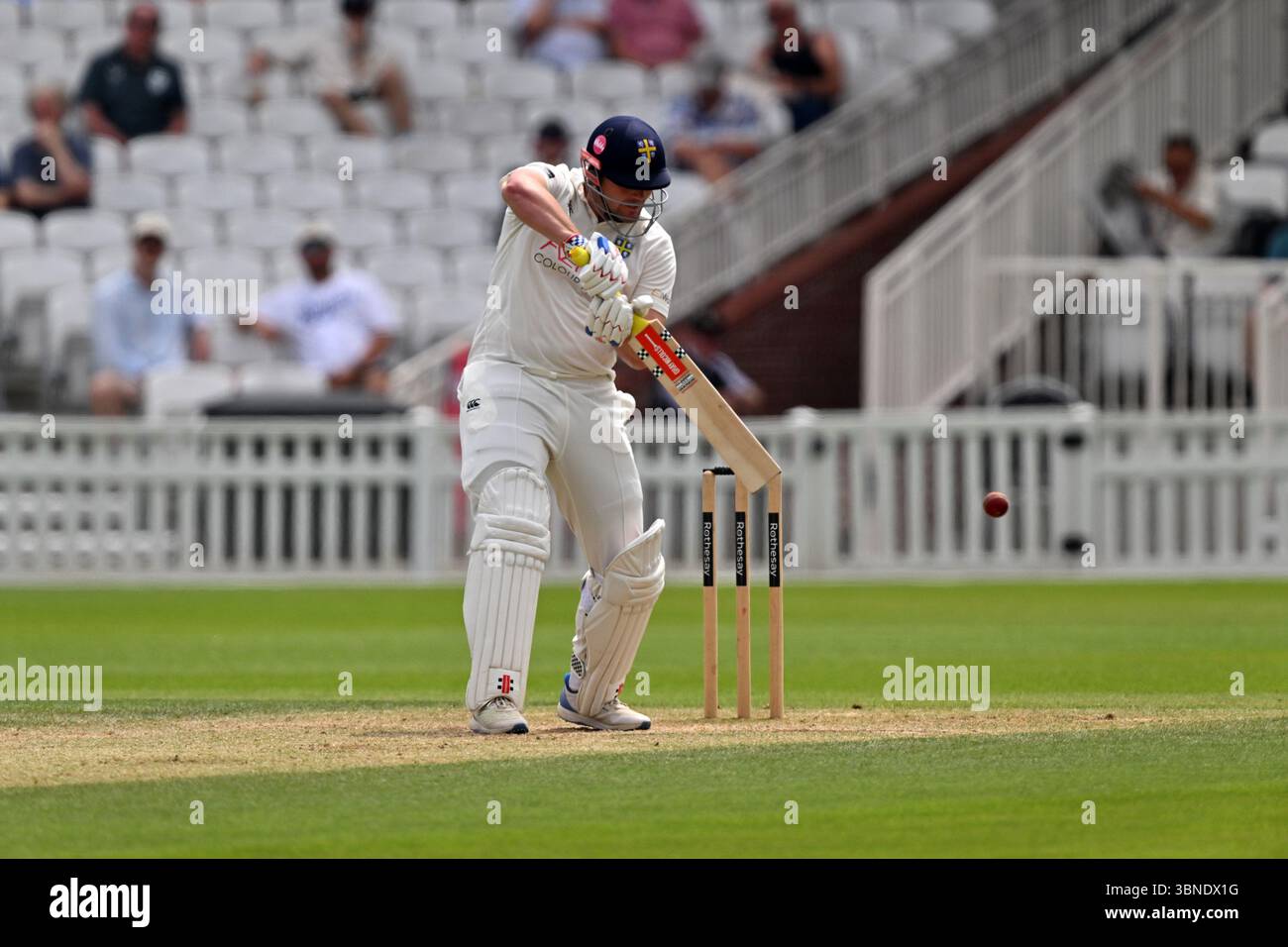 Londra, Inghilterra, 1 luglio 2025: Alex Lees di Durham si reca al 125 durante il Rothesay County Championship, partita di Division One tra Surrey e Durham al Kia Oval di Londra, Inghilterra. Crediti: Keith Gillard/Alamy Live News Foto Stock