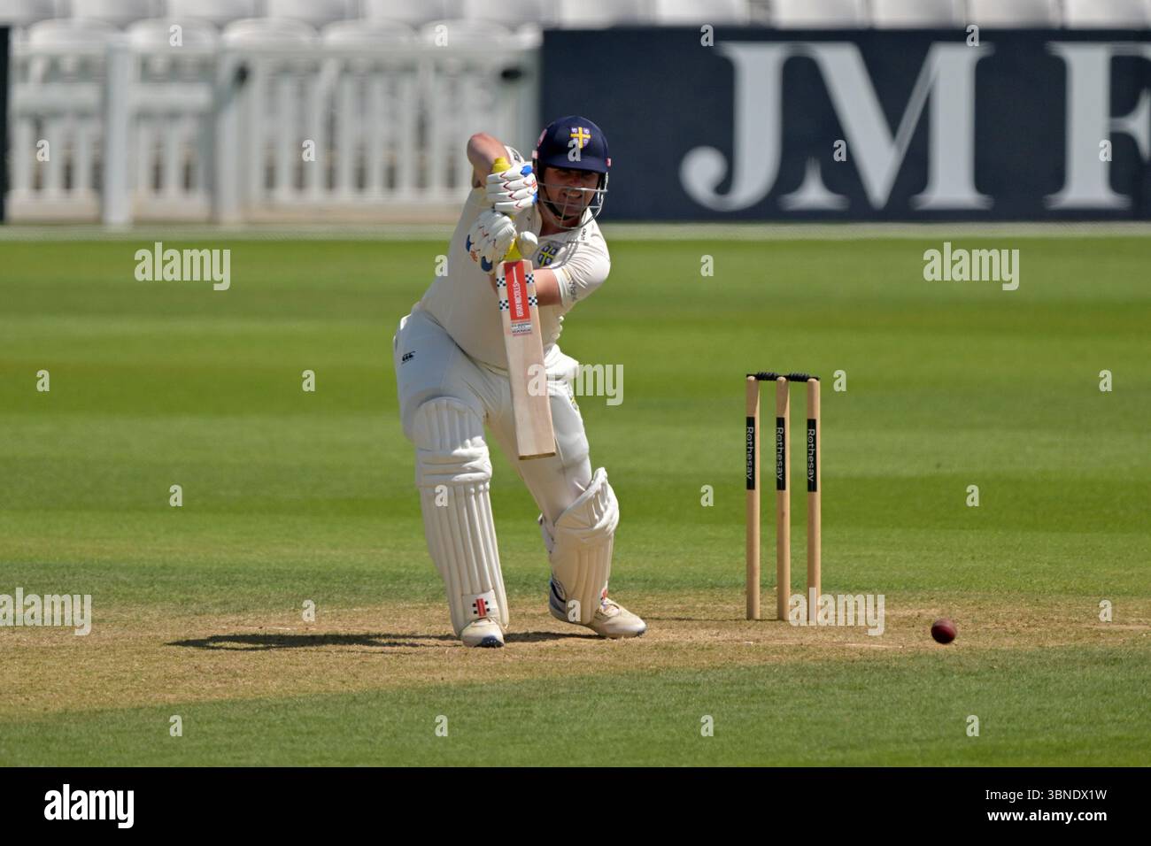 Londra, Inghilterra, 1 luglio 2025: Alex Lees di Durham si reca al 125 durante il Rothesay County Championship, partita di Division One tra Surrey e Durham al Kia Oval di Londra, Inghilterra. Crediti: Keith Gillard/Alamy Live News Foto Stock